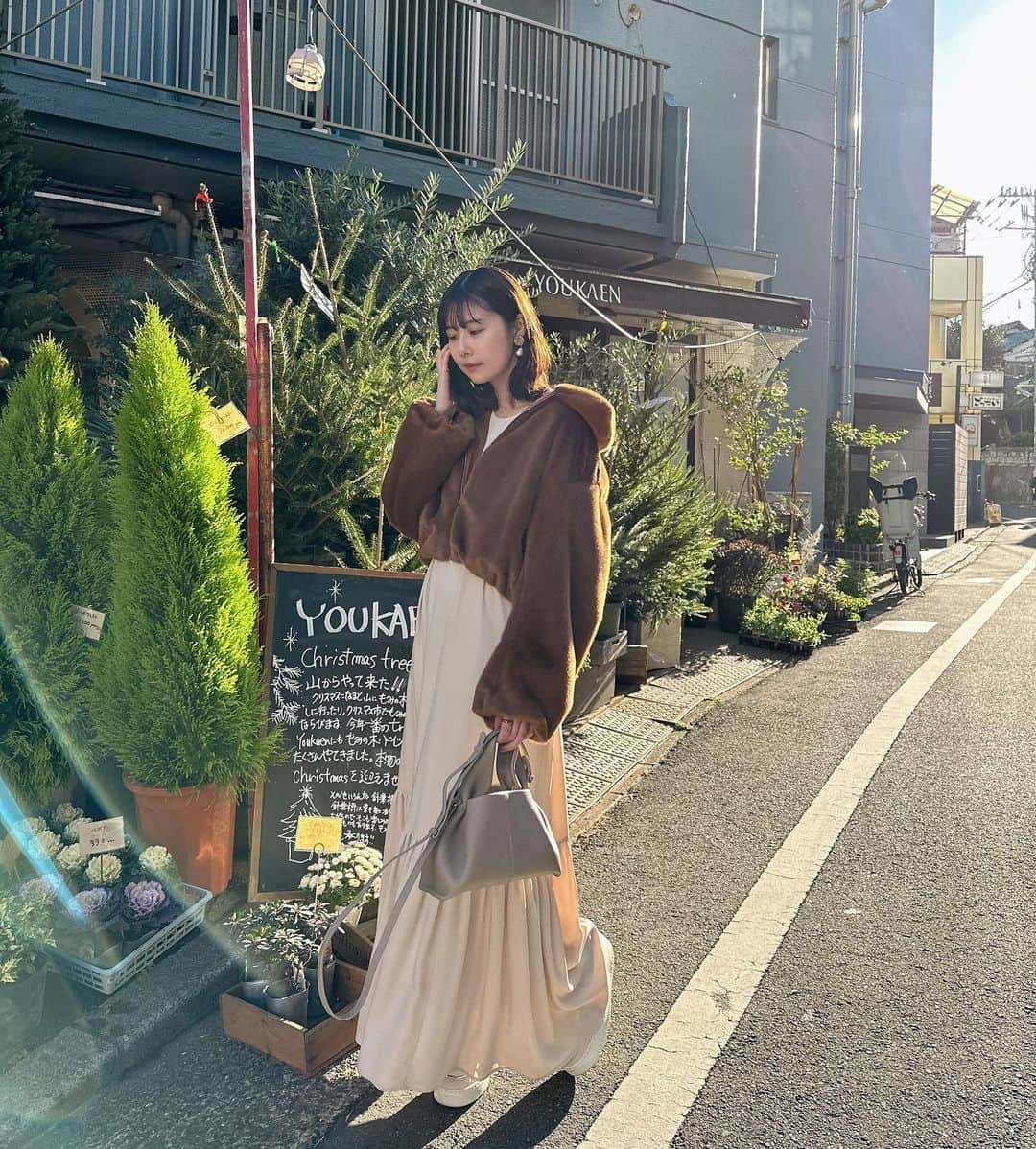 有村藍里さんのインスタグラム写真 - (有村藍里Instagram)「やっと秋らしくなってきましたね🍁  outer: @n_with_official  dress: @clane_official  bag: @polene_paris   そろそろ夏服は片付けていいかな( ˘ω˘ ) ｽﾔｧ…」11月16日 15時23分 - arimuraairi