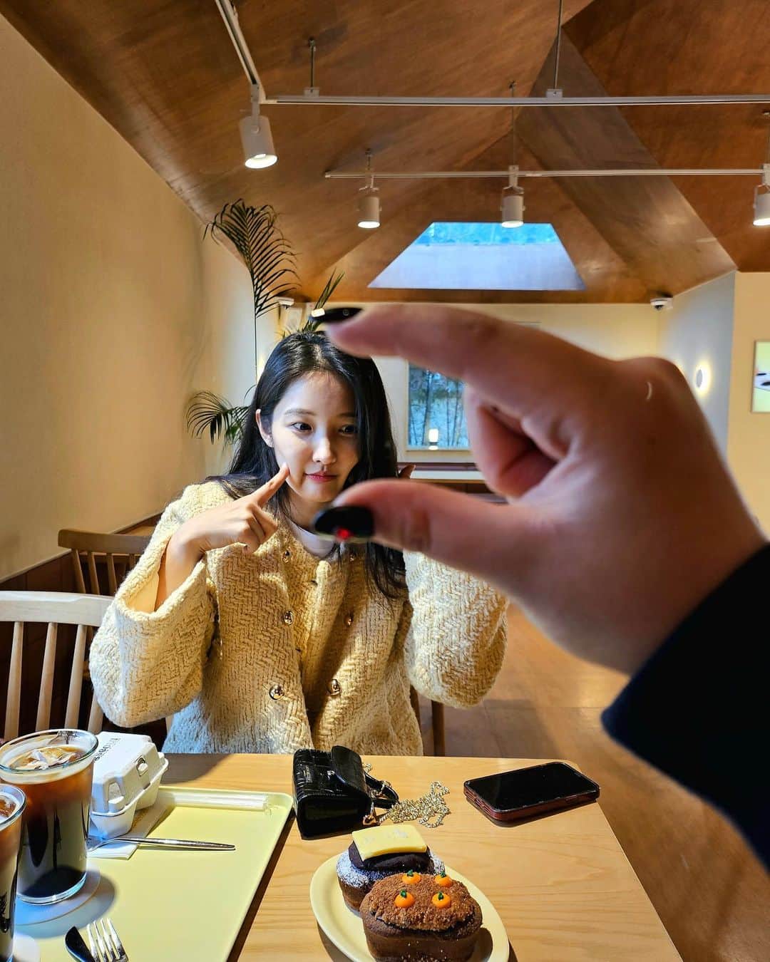 ジヒョン さんのインスタグラム写真 - (ジヒョン Instagram)「계란빵같은 옷이랑 계란빵 🥐🥯🍳🥚🧇🤲🏻🤲🏻💕」11月16日 15時33分 - jihyunilovee