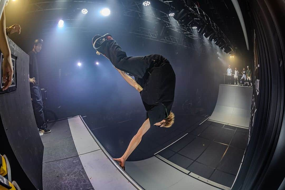 安床武士さんのインスタグラム写真 - (安床武士Instagram)「【EXTREME SHOWCASE 2】 SKATE BOARD、BMX、INLINE SKATEのライダーによるエクストリームショーケース2回目は複数人で滑るコンビネーションがメインで大盛り上がり‼︎  Photo by @kubotafoto  @satoshi.saijo  @msmrk_0516   #ROLLINROCK #RIR #LZBN #安床武士 #goodskates」11月16日 15時25分 - takeshiyasutoko