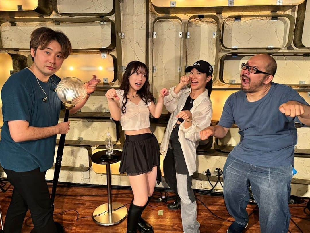 小湊よつ葉さんのインスタグラム写真 - (小湊よつ葉Instagram)「🎤♫  ミルジェネワンマンライブ 月で逢いましょう 足を運んでくださった天使さん ありがとうございました✨✨✨  一緒にライブを盛り上げてくれて ありがとうございました✨ 一緒に過ごしてくれて嬉しかったですありがとうございました😊  配信で参加してくださった天使さんもありがとうございました✨✨✨  またワンマンライブができて 本当に嬉しかったです✨  幸せな時間をありがとうございました☺️  またやりたい！ またやれる時はもっとパワーアップしてたい！  ライブを作ってくださったキーボードの元ちゃん、ギターの福ちゃん、ダンサー出演してくれたNATSUKAちゃんとの写真です⭐️  #ミルジェネ」11月16日 15時38分 - yotsuha_km0529