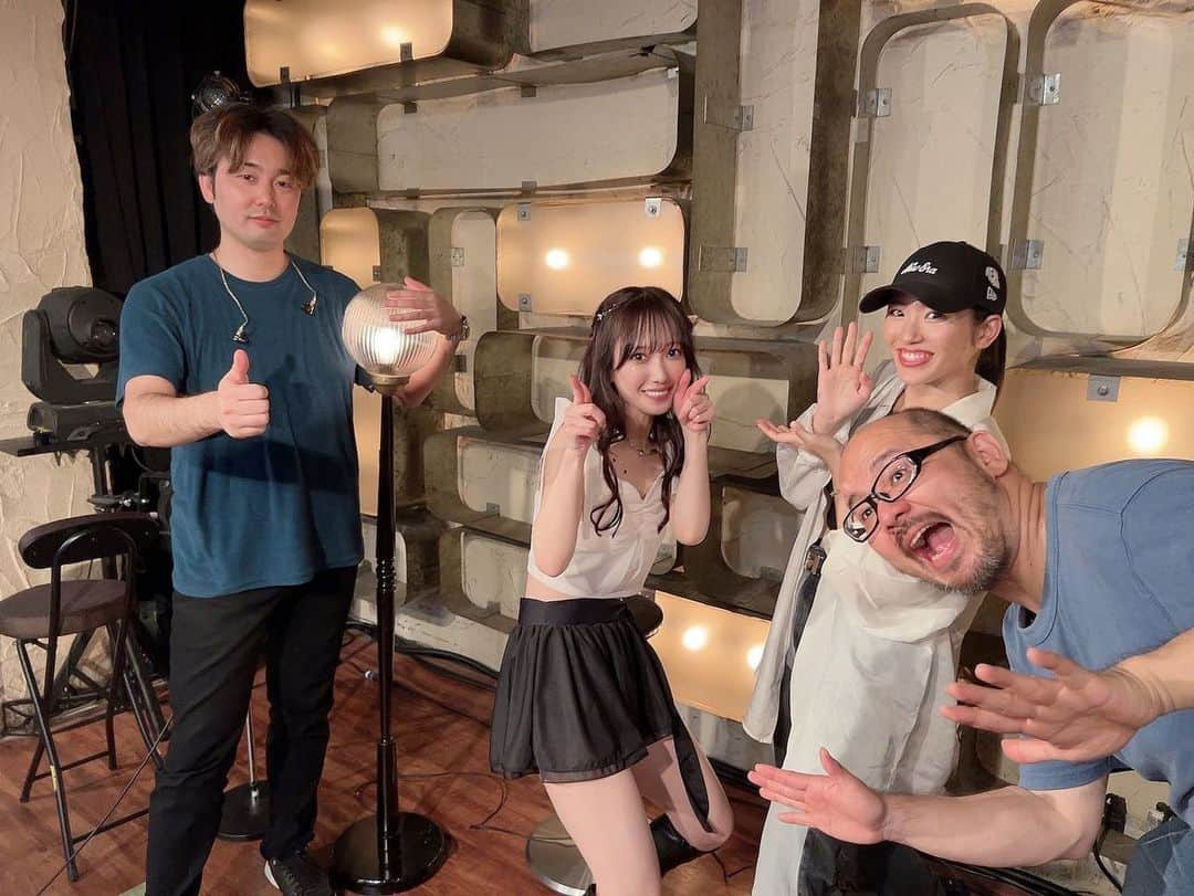 小湊よつ葉のインスタグラム：「🎤♫  ミルジェネワンマンライブ 月で逢いましょう 足を運んでくださった天使さん ありがとうございました✨✨✨  一緒にライブを盛り上げてくれて ありがとうございました✨ 一緒に過ごしてくれて嬉しかったですありがとうございました😊  配信で参加してくださった天使さんもありがとうございました✨✨✨  またワンマンライブができて 本当に嬉しかったです✨  幸せな時間をありがとうございました☺️  またやりたい！ またやれる時はもっとパワーアップしてたい！  ライブを作ってくださったキーボードの元ちゃん、ギターの福ちゃん、ダンサー出演してくれたNATSUKAちゃんとの写真です⭐️  #ミルジェネ」