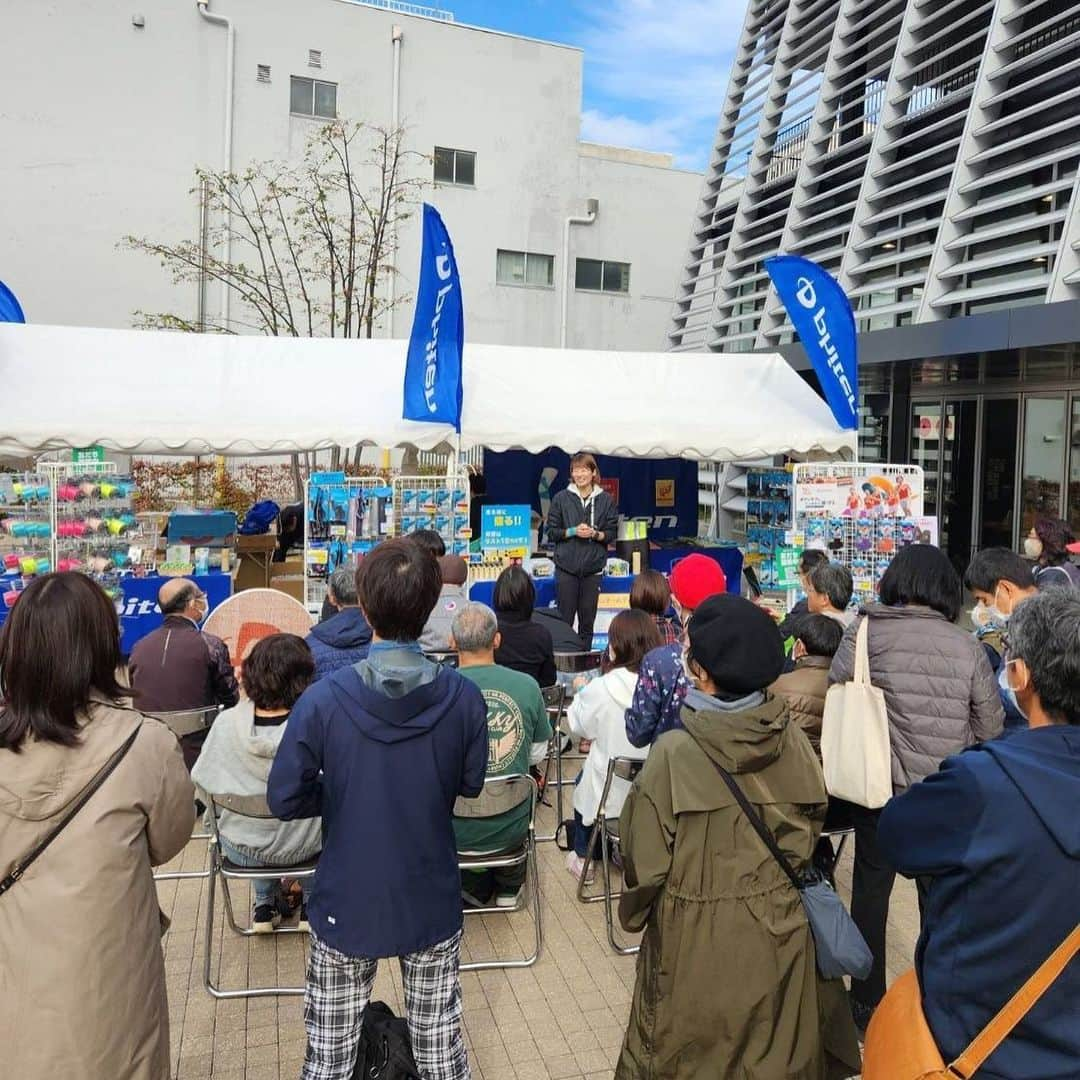 西谷綾子さんのインスタグラム写真 - (西谷綾子Instagram)「🏃‍♀️ 松本マラソンゴール直前 @seiyatakaki くんの素敵な写真はまだあり📸🥹 ありがとうー！  松本マラソンでのファイテンボディケア講習会！ @phiten_official  多くの方達に聞いてもらえて嬉しかったです🥹 ブース前では告知なしのいきなりでしたが ありがとうございました！！  ファイテンさんと次ご一緒できるのは みえ松阪マラソン🏃‍♀️ 2/16(土)コンディショニングラン開催✨ @mie_matsusaka_marathon   ①9時〜11時 ②13時〜15時  心身共にいい状態でスタートラインに立てれるように、 思い描いている走りができるように‥🏃‍♀️✨  ・ファイテンの商品を使ってセルフボディケア！ テーピングの貼り方などもあり！  ・ストレッチや動きづくりをして 身体を整えて少し刺激を入れて！軽くRUN🏃‍♀️  ・レース前の食事、睡眠、入浴法について (資料もお渡しをします) 緊張して寝付きにくい方への ワンポイントアドバイスもあり👌  ご質問などありましたら是非👍👍 参加特典🎁あります！  詳細＆お申し込み 大会HPをご覧ください🔍  みえ松阪マラソン走られない方もご参加頂けます🥰  #みえ松阪マラソン #ファイテン #睡眠改善インストラクター #温活士 #ジュニアアスリートフードマイスター」11月16日 15時49分 - ayako.nishitani