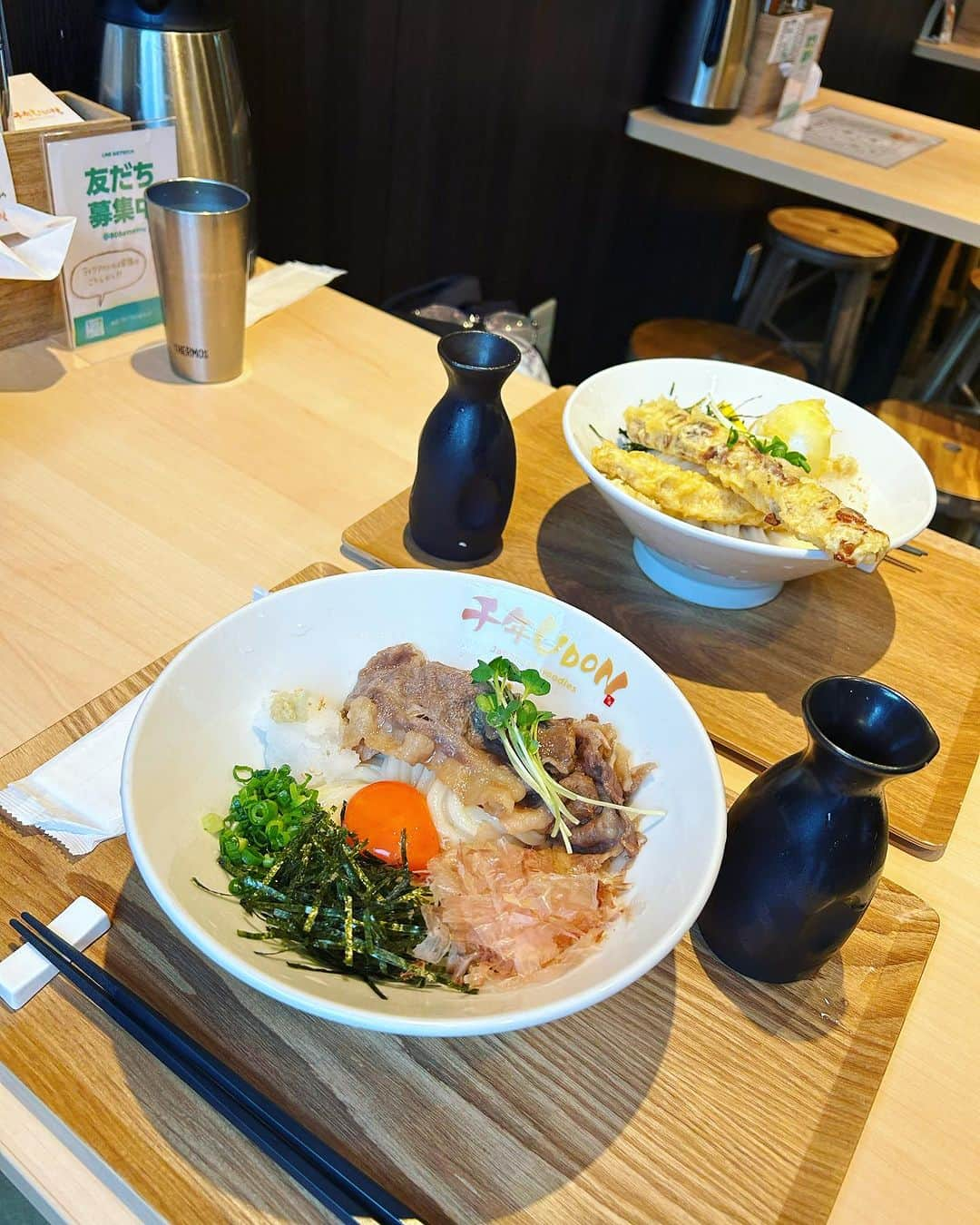 KagitaYukikoさんのインスタグラム写真 - (KagitaYukikoInstagram)「☆★ ヒラコさんと 千年UDONランチ🥢🎶 (๑>◡<๑)💕  こちらの 人気メニュー☆★  ✨とりちく玉天ぶっかけUDON✨  ✨黒毛和牛ぶっかけUDON✨  を頂きました♪(*^^)o∀*∀o(^^*)♪  ＊千年UDON＊  だしソムリエの 天然無化調出汁と圧力鍋を使用した 弾力と持ち感のある麺に✨✨  とり天&ちくわ天&たまごまで🥚💕 のっかってて 最高だわッ(๑˃̵ᴗ˂̵)♪♪  卵は金鶏の赤彩卵⭐️ ちくわ天は 有名なぼたん焼きちくわを 使用されているそうで⭐️  食べ応え抜群👍  大盛りオーダーも二玉まで 無料でOKやから♪♪ 1.5玉でオーダーしました★☆  美味しすぎて 2玉でも全然いけちゃいそう💕  ⭐️「さぬきの夢」 使用国産小麦100%の自家製麺 大化学調味料無添加天然自然出汁 ⭐️圧力鍋使用モチモチ麺 ⭐️毎日大盛無料(二玉まで同額）  #PR @udon_2022 #千年UDON #九条  #九条グルメ  #大阪うどん  #関西うどん  #うどん屋  #うどん好き  #うどん好きな人と繋がりたい  #うどん部  #大阪市ディナー #ぶっかけうどん  #関西グルメ  #大阪市グルメ  #大阪市ランチ  #大阪市ディナー  #大阪グルメ  #食べスタグラム  #麺スタグラム  #グルメ好き  #グルメ好きな人と繋がりたい  #instafoods  #japan  #osaka  #japantrip  #osakatrip  #yummy」11月16日 15時58分 - mermaid.yukinko