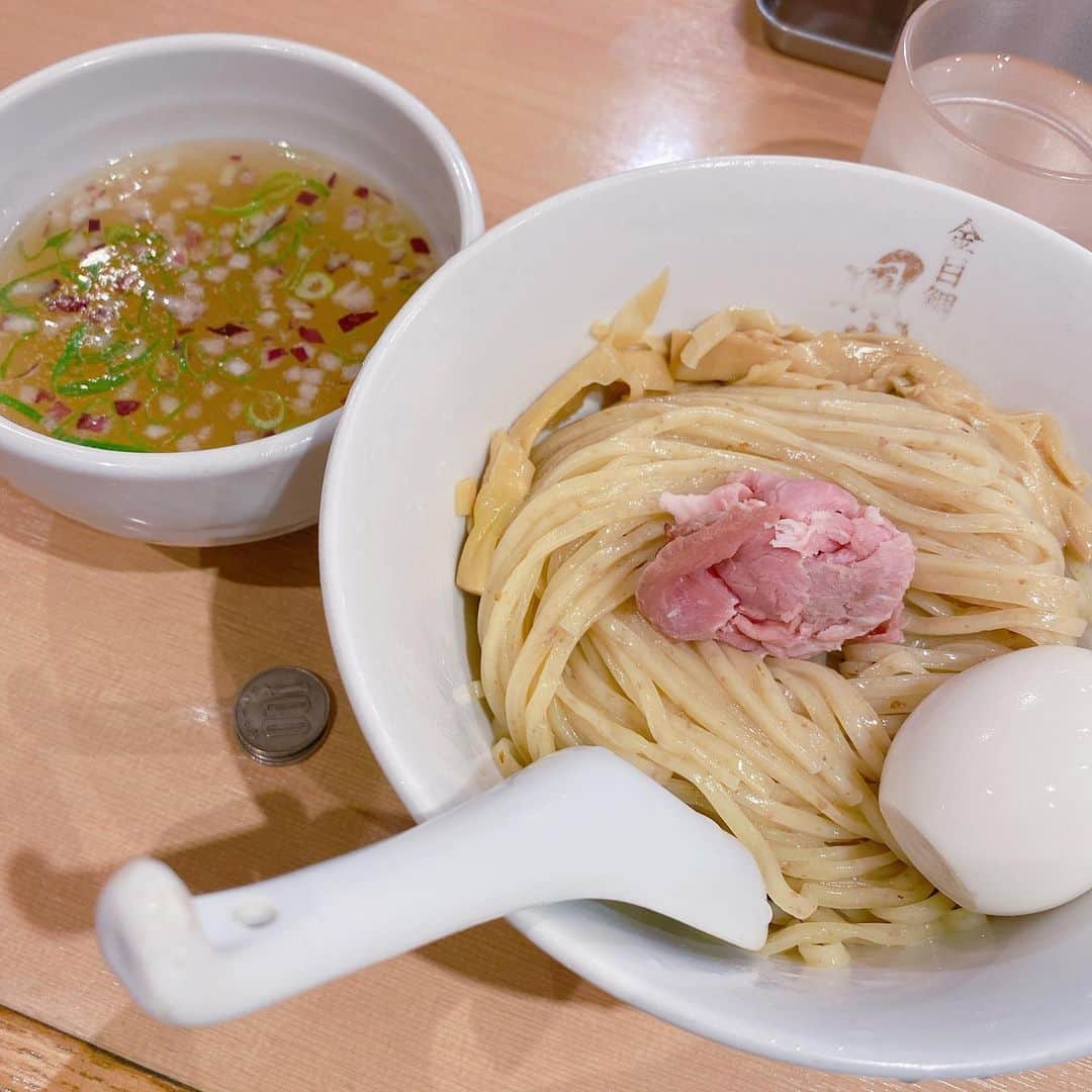 小峰みこさんのインスタグラム写真 - (小峰みこInstagram)「. 11月頭 新宿ニューアート乗ってたときに食べた麺🍜 . ずーーーーっと行きたかった 麺屋我論🆕 淡麗塩ら~めん メーカーズマーク半熟煮卵トッピング . 新宿ならお気に入り らぁ麺鳳仙花 つけ麺 . つけ麺博も行きたかったけど 結局行かずじまいです🥲 . #みこ麺活 . . . . . . . . #おいしいラーメン #新宿ラーメン #麺活女子 #ラーメン #Rahmen #shinjukuramen #japaneseramen #tokyoramen #рамэн #拉麵 #塩ラーメン #塩らーめん #麺屋我論 #鳳仙花 #金目鯛出汁 #つけ麺 #tsukemen #全粒粉 #煮卵トッピング #初訪問 #好吃 #Вкусно #Lezat #新宿ラーメン #新宿ニューアート」11月16日 16時00分 - mico_19911201