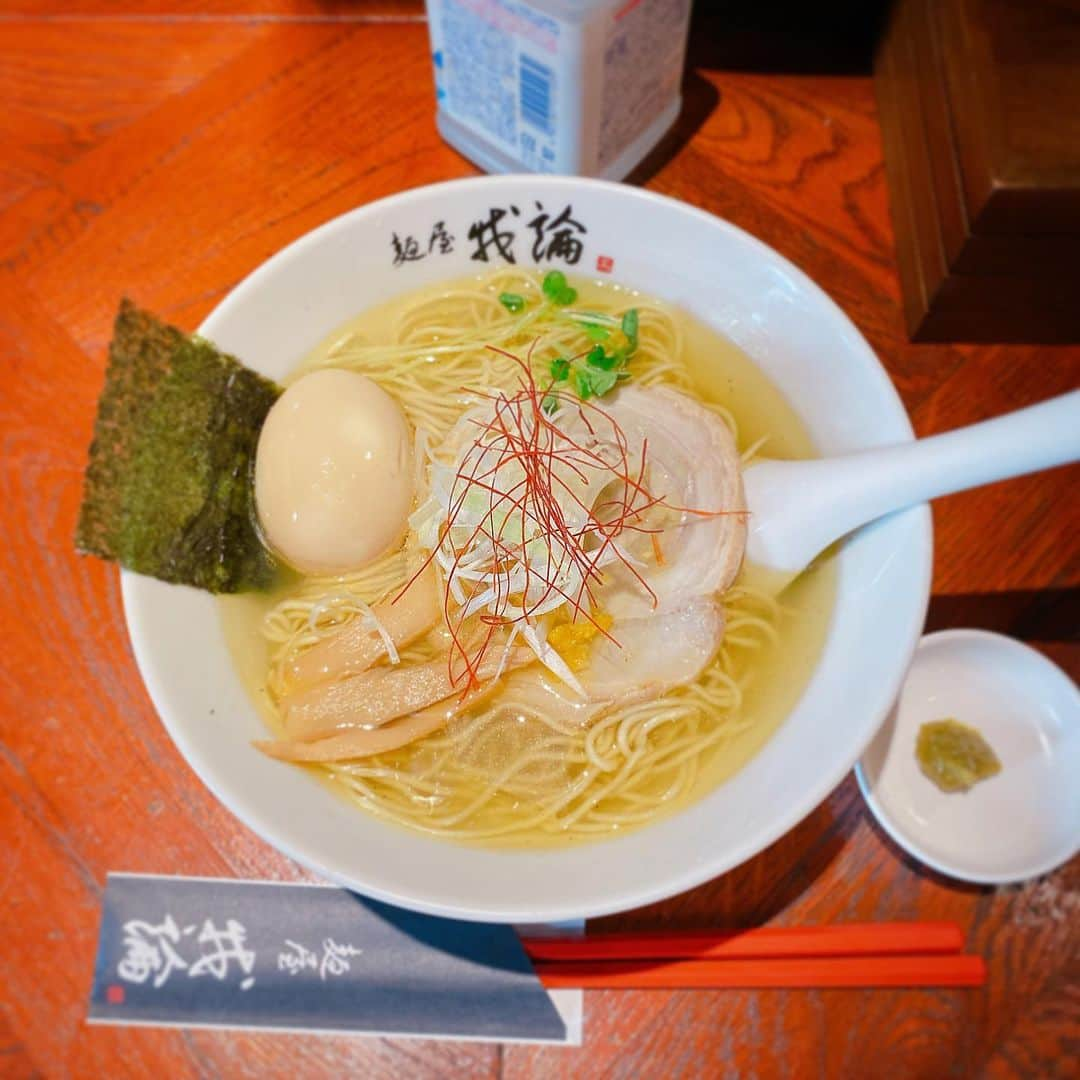 小峰みこのインスタグラム：「. 11月頭 新宿ニューアート乗ってたときに食べた麺🍜 . ずーーーーっと行きたかった 麺屋我論🆕 淡麗塩ら~めん メーカーズマーク半熟煮卵トッピング . 新宿ならお気に入り らぁ麺鳳仙花 つけ麺 . つけ麺博も行きたかったけど 結局行かずじまいです🥲 . #みこ麺活 . . . . . . . . #おいしいラーメン #新宿ラーメン #麺活女子 #ラーメン #Rahmen #shinjukuramen #japaneseramen #tokyoramen #рамэн #拉麵 #塩ラーメン #塩らーめん #麺屋我論 #鳳仙花 #金目鯛出汁 #つけ麺 #tsukemen #全粒粉 #煮卵トッピング #初訪問 #好吃 #Вкусно #Lezat #新宿ラーメン #新宿ニューアート」