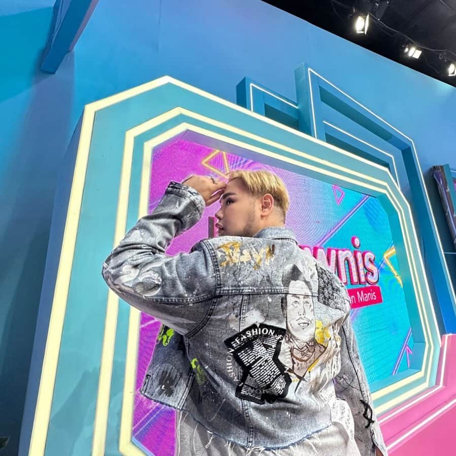 Ivan Gunawanのインスタグラム：「Statmeng  jeans jacket  by  @adyhuangg ⭐️⭐️ so cool」
