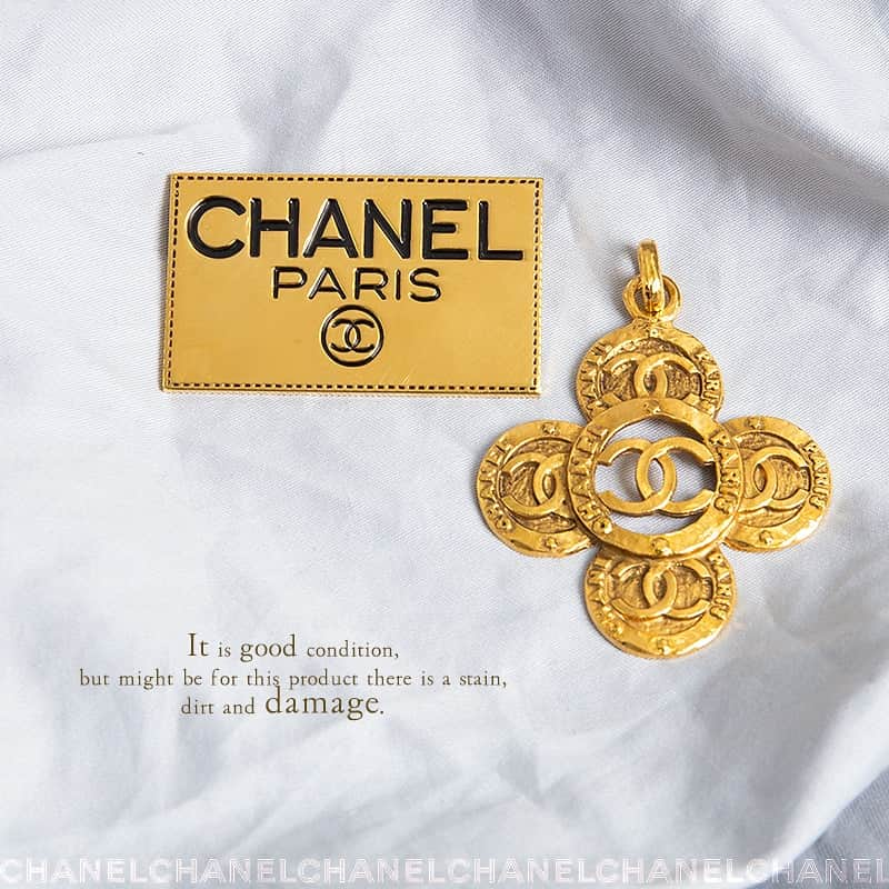 playfulさんのインスタグラム写真 - (playfulInstagram)「CHANEL ココマークロゴプレートブローチ (k-125253) ¥109,780 https://www.playful-dc.com/products/details129465.html   ココマークペンダントトップ (k-125254) ¥140,800 https://www.playful-dc.com/products/details129466.html #古着  #DCブランド   #シャネルバッグ  #プレイフル #シャネルスカーフ  #gucci  #chanelbag  #シャネル好き #chanelbags  #playful #シャネルコーデ  #シャネル服  #chanellover  #chanelvintage」11月16日 16時06分 - playful_dc