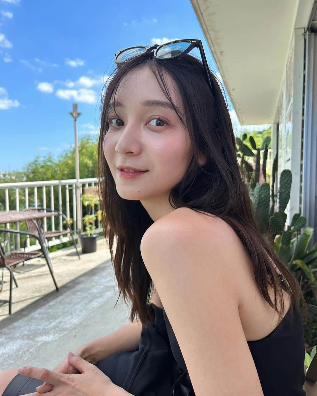 大西百合子のインスタグラム：「🌞、  アタシ猫背治したいにゃ？🐈  #onishiyuriko」