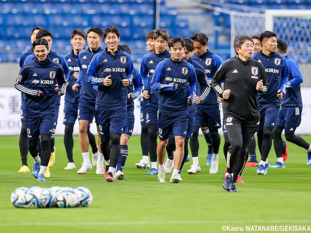 ゲキサカのインスタグラム：「ミャンマー戦前日に24人全員集合! 三笘離脱も渡辺、町田がチームに合流  #日本代表 #daihyo #samuraiblue #🇯🇵 #japan #森保ジャパン #jfa #W杯 #W杯2次予選 #soccer #football #サッカー #フットボール ⚽️ #gekisaka #ゲキサカ ©︎Kaoru WATANABE/GEKISAKA」