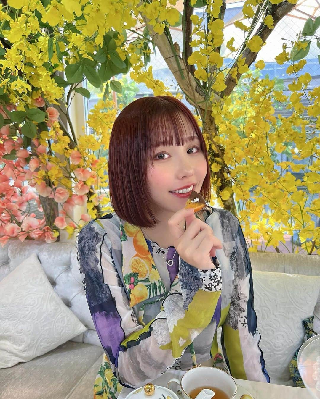 神成藍子さんのインスタグラム写真 - (神成藍子Instagram)「レモンのafternoontea🍋 🫖‪‪❤︎‬ とっても美味しかった(っ˙༥˙🍋ｃ) レモンの木をベランダに置きたいなって思ってたけどその願望が強くなった🥹🥹💛💛💛 つけ襟とスカートをレモン柄の布で作った🪄︎︎🪡 次の投稿で全身載せる🧸  #afternoontea #アフヌン #レモン #🍋 #レモンコーデ #イエローコーデ #黄色コーデ #手作り服」11月16日 16時24分 - kanna_nijimura