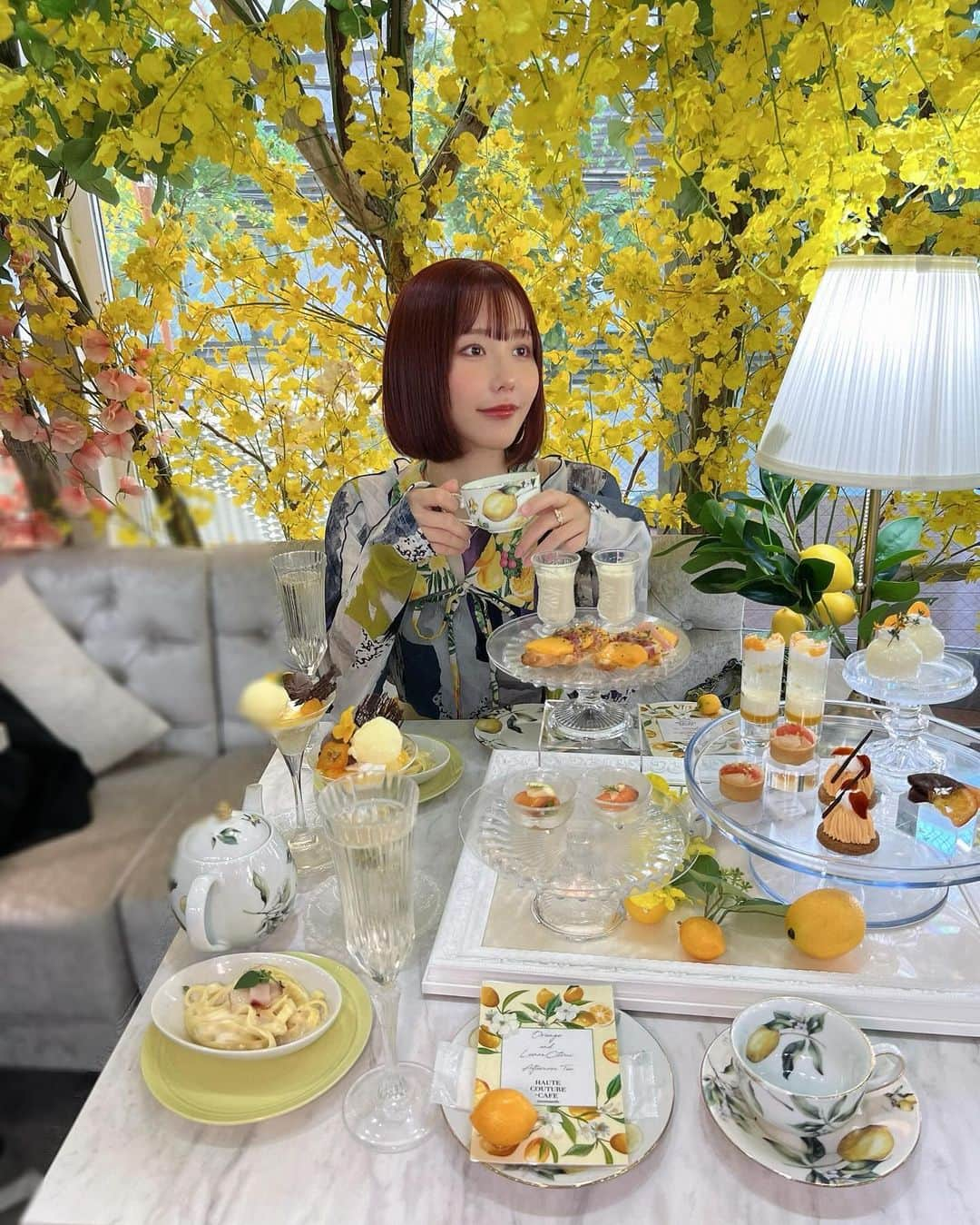 神成藍子さんのインスタグラム写真 - (神成藍子Instagram)「レモンのafternoontea🍋 🫖‪‪❤︎‬ とっても美味しかった(っ˙༥˙🍋ｃ) レモンの木をベランダに置きたいなって思ってたけどその願望が強くなった🥹🥹💛💛💛 つけ襟とスカートをレモン柄の布で作った🪄︎︎🪡 次の投稿で全身載せる🧸  #afternoontea #アフヌン #レモン #🍋 #レモンコーデ #イエローコーデ #黄色コーデ #手作り服」11月16日 16時24分 - kanna_nijimura