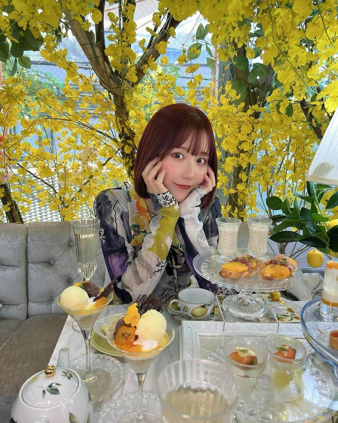 神成藍子さんのインスタグラム写真 - (神成藍子Instagram)「レモンのafternoontea🍋 🫖‪‪❤︎‬ とっても美味しかった(っ˙༥˙🍋ｃ) レモンの木をベランダに置きたいなって思ってたけどその願望が強くなった🥹🥹💛💛💛 つけ襟とスカートをレモン柄の布で作った🪄︎︎🪡 次の投稿で全身載せる🧸  #afternoontea #アフヌン #レモン #🍋 #レモンコーデ #イエローコーデ #黄色コーデ #手作り服」11月16日 16時24分 - kanna_nijimura