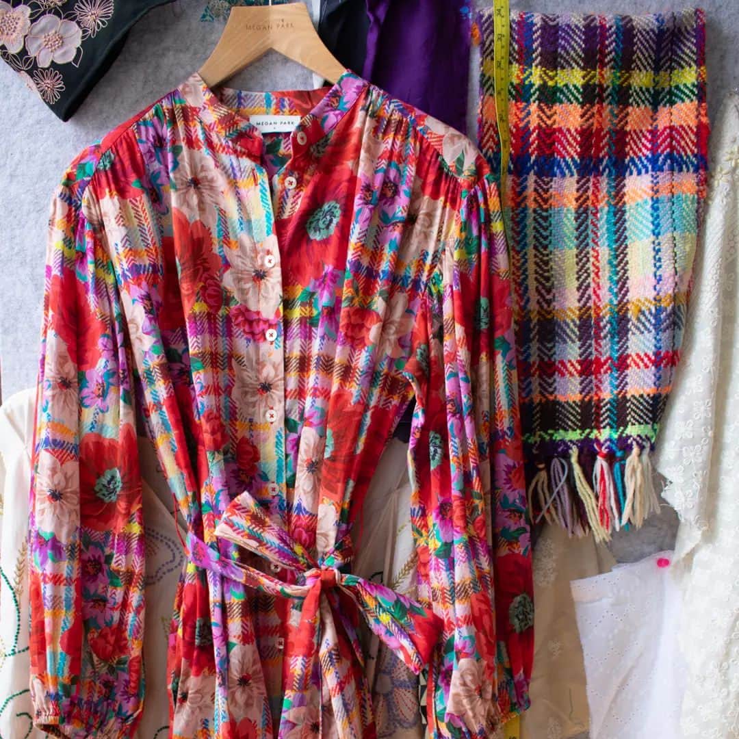 ミーガンパークのインスタグラム：「In the studio | This season's checker print delves into Megan's personal archive, reimagining a handwoven scarf collected more than 10 years ago with an interplay of reverberating florals.」