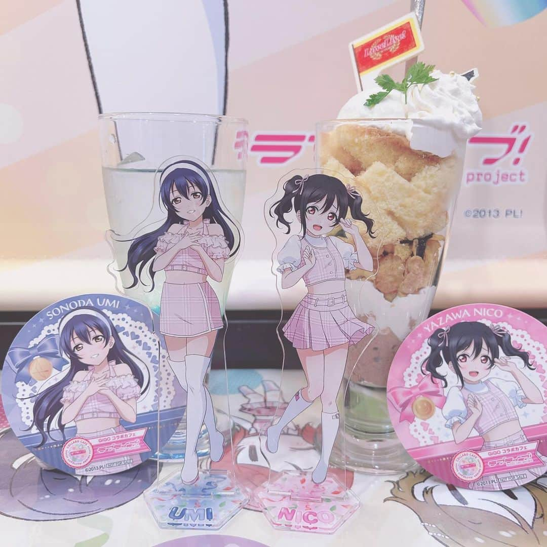 進藤あまねのインスタグラム：「🩷💙✨️  GiGO コラボカフェ ラブライブ！～TVアニメ放送10周年記念～に行ってきました〜✨️  好きが溢れた空間…お店に入った瞬間9人の女神達がお出迎え…最高だった😭‼️ 大好きな海未ちゃんとにこちゃんのコースターもグッズもゲットできて幸せ(*´艸`*)♡   #ラブライブ  #ねすぐらむ」