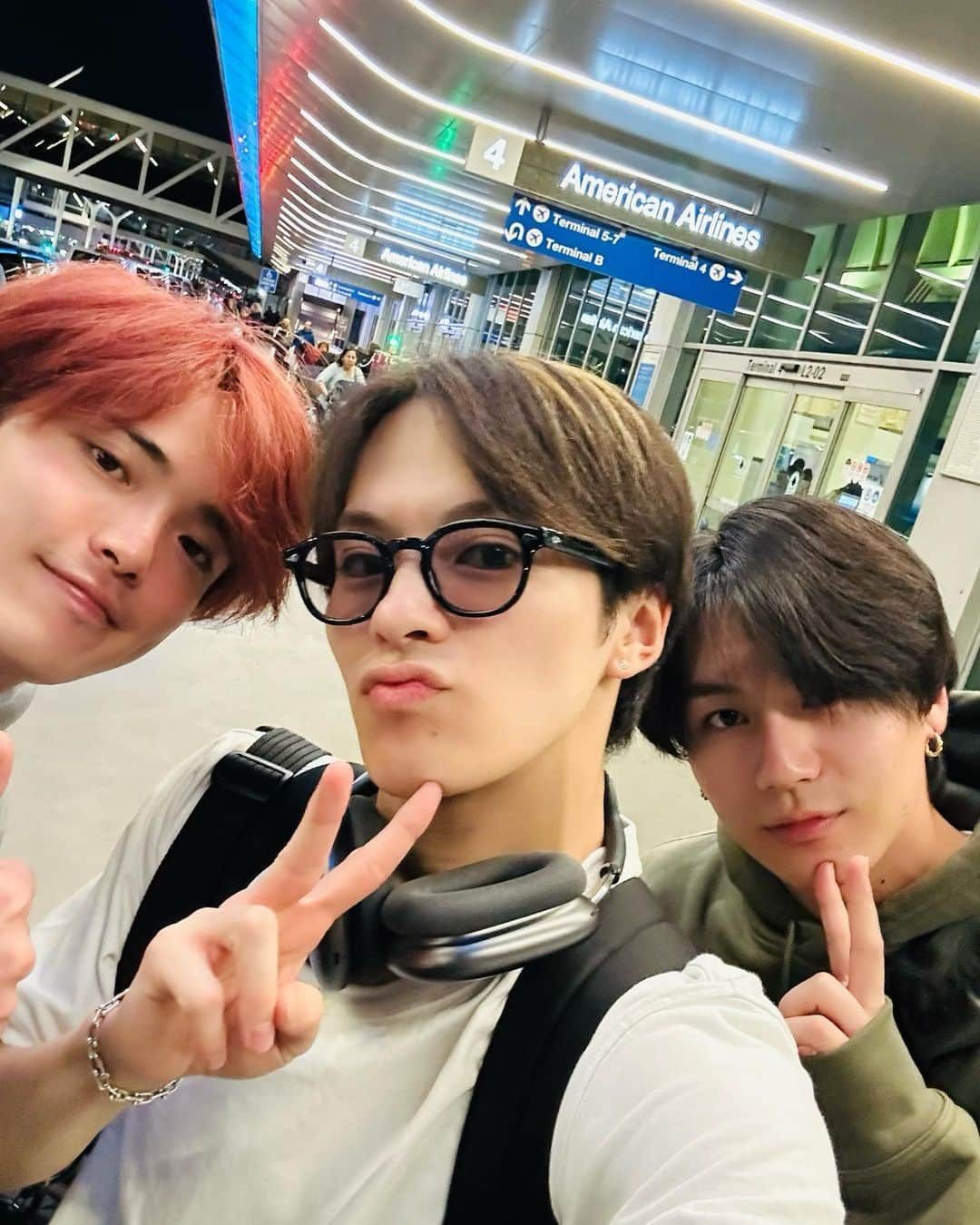 Travis Japan（トラジャ）のインスタグラム：「⁡ ⁡ 【Memories of LA🇺🇸】 ⁡ at the airport✈️ See you again, LA🇺🇸✨ ⁡ #吉澤閑也 #Shizu #松倉海斗 #Machu #松田元太 #Genta #宮近海斗 #Chaka #中村海人 #Umi ⁡ #TJgram #WorldwideTJ #TravisJapan」