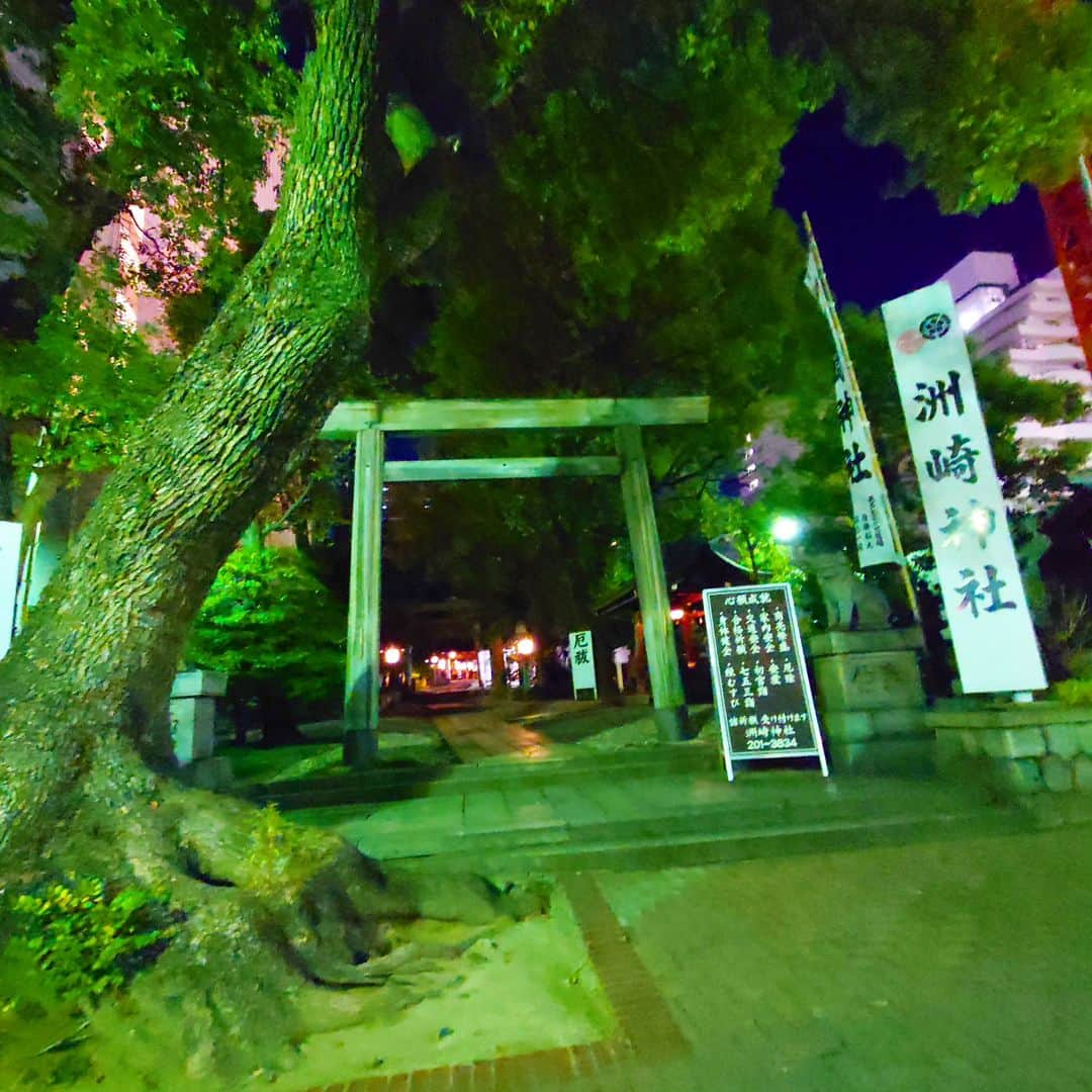 高井俊彦さんのインスタグラム写真 - (高井俊彦Instagram)「名古屋生活を満喫しとります🍤🏯  #御園座 #年末恒例よしもと爆笑公演  ３日目✨✨✨  昨日の夜活🚶 市内のライトアップされた川沿いをてくてく #洲崎神社 へ⛩️ 夜の神社は雰囲気あり過ぎて鳥居の外から参拝w  今日の朝活☀ 市内をてくてく、名古屋にある #三輪神社 へ⛩️🐰 奈良の大神神社とゆかりのある #幸せの社 と呼ばれているパワースポット👍 幸せになれるなでうさぎを皆さんの分もめいいっぱい撫でておきました⤴️⤴️⤴️  夕活⁉️ 御園座周りをてくてく、からくる時間ではないからくり時計前でパシャリ📷  今から午後の部顔晴ってきま〜す🙌」11月16日 16時42分 - takai_toshihiko