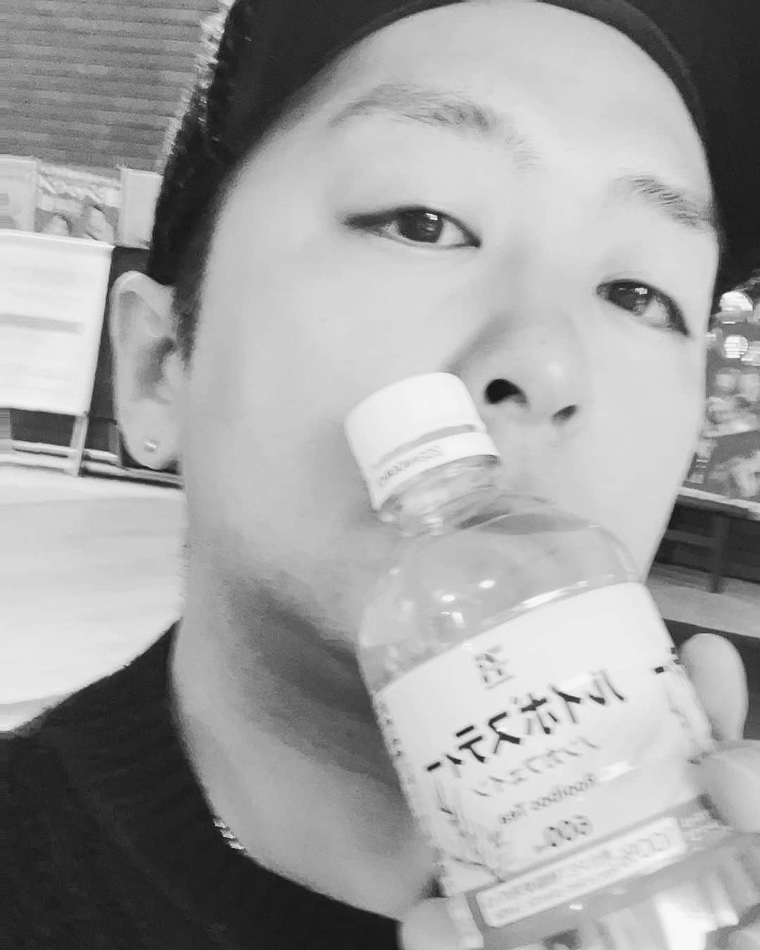 石井元気のインスタグラム：「ルイボス飲んでるよ。  #ルイボスティー #マセキ芸能社 #あきげん #石井元気」