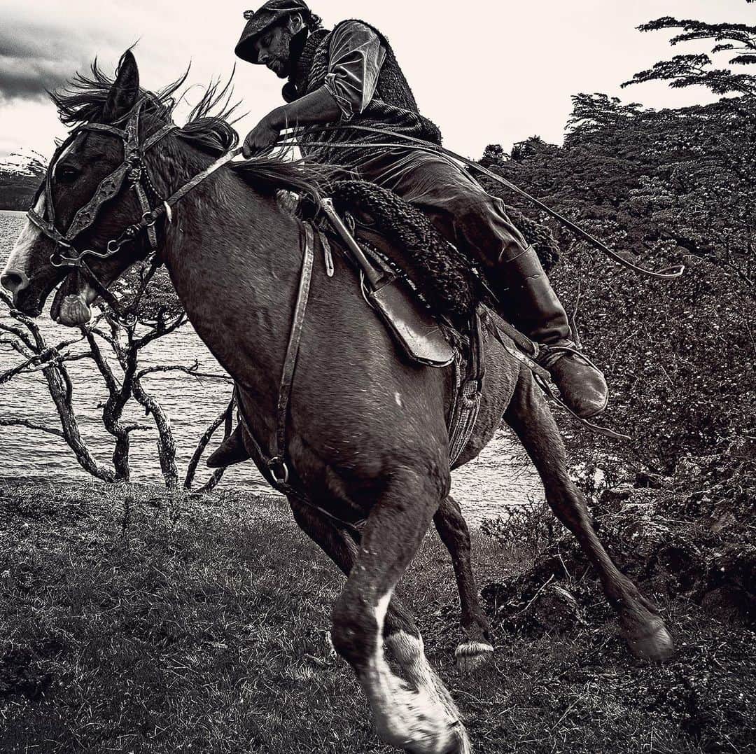 マイケル・ミュラーさんのインスタグラム写真 - (マイケル・ミュラーInstagram)「Patagonia Gouchos live on the edge as did I all last week.  Real deal.  Images are insane.  These are the most average ones I could find and no idea how I pick 4-6 for @taschen cause there are 1000s of inane horse & human images to choose from.  That’s my biggest problem today.  Namaste mahalo amen」11月16日 16時39分 - michaelmuller7