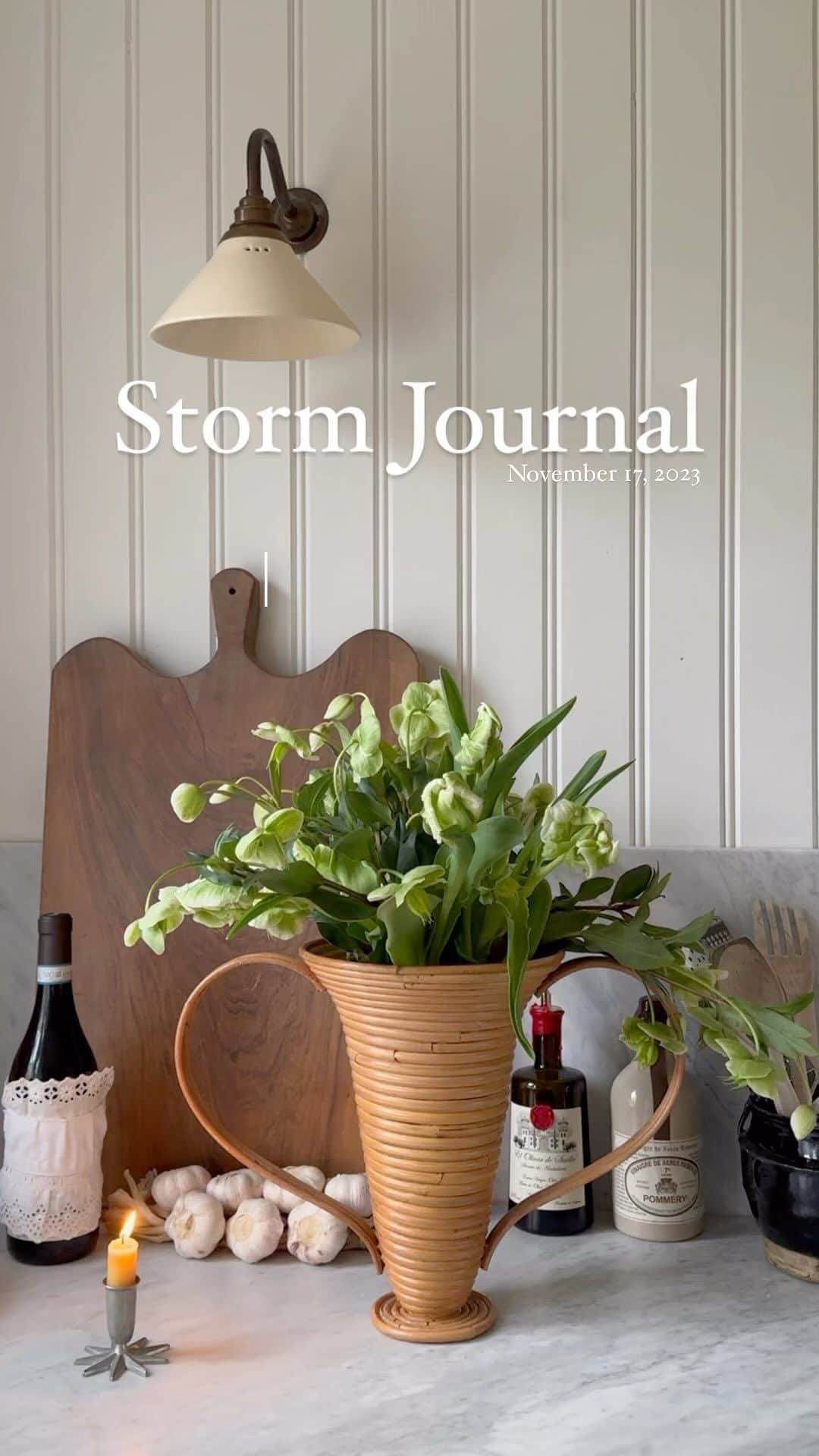 カロリーナ・イングマンのインスタグラム：「Storm Journal No. 12 will land in your inbox bright and early tomorrow morning. Winter is nearly upon us and in this week’s letter I talk a little bit about how I boost my mood during this time of the year which is, let’s be honest, not my favorite.   Letter no. 12 is filled to the brim with things I’ve found inspiring this week as well as a winter wish list of pieces to keep you warm & stylish this winter. I hope you’ll love it!   If you haven’t subscribed yet, head over to storm-journal.com/newsletter 💌」