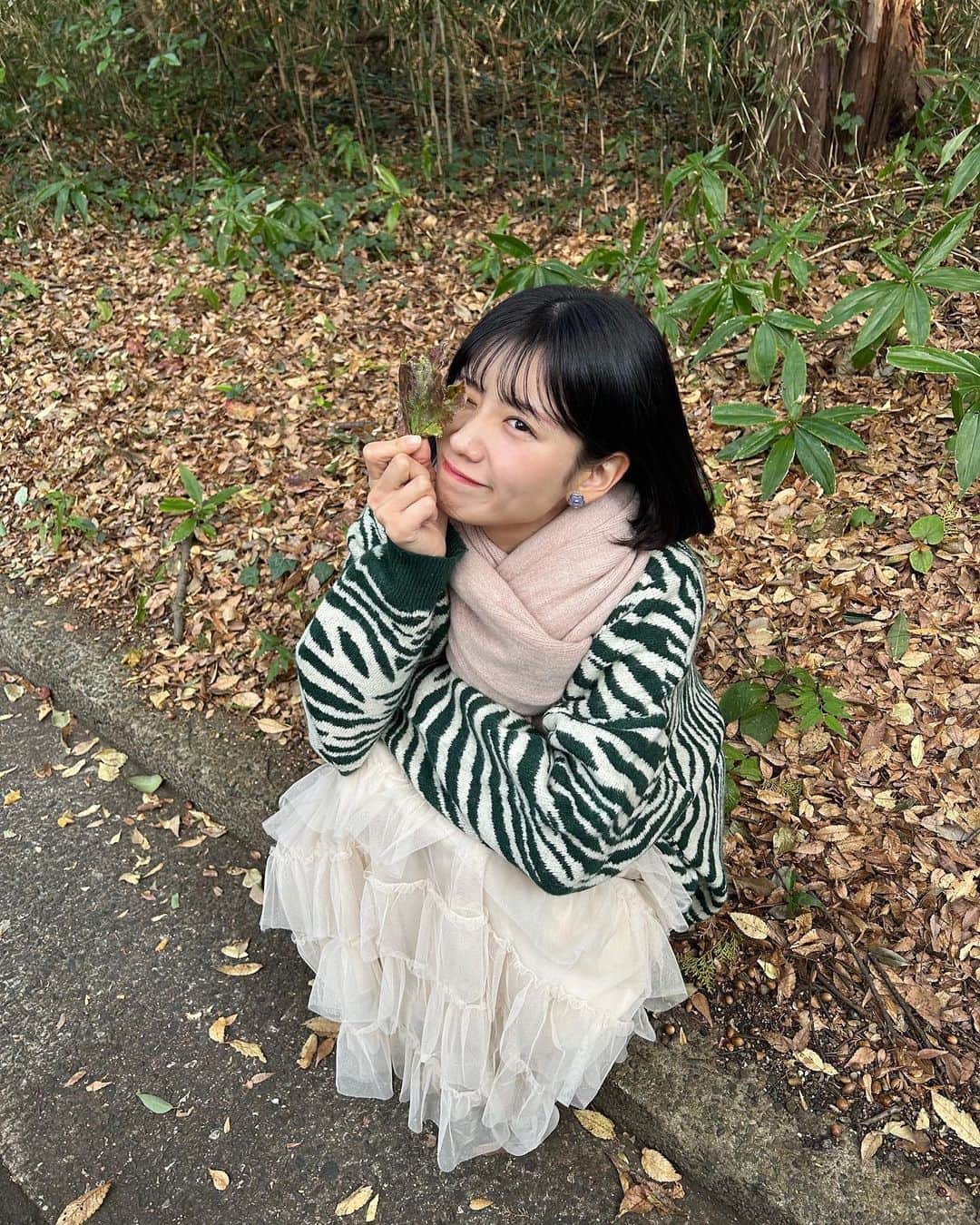 高萩千夏のインスタグラム：「秋はどこいったの〜🌳  秋が大好きなので 冬もう少し待っててください  寝込んでる間に冬になってて まだ感じてないよ〜🥲」