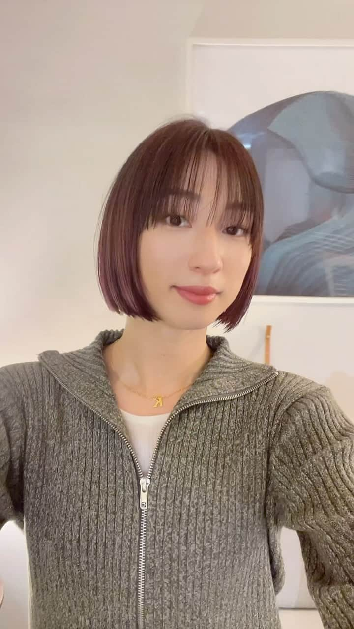 渡邉真梨奈のインスタグラム：「“伸ばします”というわたしの言葉を信じないで♡  New hair 💇🏻‍♀️ ボブヘア復活です🫡 やぱ、顎ラインボブ、良いんですよ。 いつもお世話になっている @casi_namiki さんに 切ってもらいました！  hair color🩷ベビーピンク×ボルドー×ピンク ブリーチなしで色頑張っていただきました🙇🏻‍♀️  #ボブヘア #顎ラインボブ  #ベビーピンク #ボルドーピンク #ピンク #ヘアカラーピンク #newhairstyle」