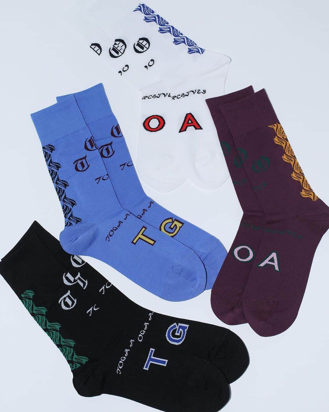 靴下屋公式アカウント（tabio）さんのインスタグラム写真 - (靴下屋公式アカウント（tabio）Instagram)「. TOGA × Tabio limited socks  2023.11.17 Fri Release ⁡  ファッションデザイナー古田泰子が手がける 日本のファッションブランド「TOGA」と コラボレーションした靴下の第四弾を 11 月 17日(金)から発売します。 今回は足底にTOGAのロゴがデザインされた 人気のシアーシリーズや、 同系色でまとめたハイゲージのフラワーパターンなど 4種類のデザイン展開です。 これまで同様、スペシャルパ ッケージに入っているので ホリデーシーズンのギフトや自分への プレゼントにもぴったりです。 ⁡  . 【販売店舗】  ・Tabio公式オンラインストア ・TabioJapanGINZASIX  ・Tabio表参道ヒルズ  ・Tabio六本木ヒルズ ・Tabio NEWoMan横浜  ・Tabioアトレ品川  ・Tabio玉川高島屋S.C  ・Tabioジェイアール名古屋高島屋  ・Tabio名古屋ラシック  ・Tabio大丸梅田店  ・Tabio大丸神戸店  ・Tabioラシック福岡天神 ⁡   ⁡#tabio #タビオ #toga #togaarchives #トーガ  #トーガアーカイブス #togatabiosocks」11月16日 17時08分 - tabio.jp