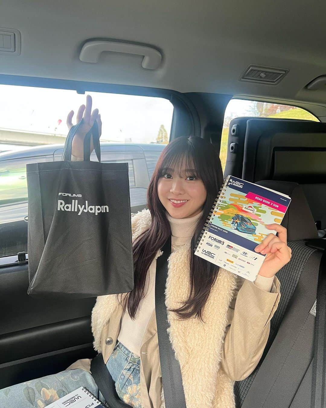 富田鈴花のインスタグラム：「#RallyJapan 開幕です🏮  愛知・岐阜で楽しんできますっ  ABEMA 「ラリージャパン 2023 デイリーハイライト」で23時からぜひご覧ください😶‍🌫️  #WRC #suzygram」