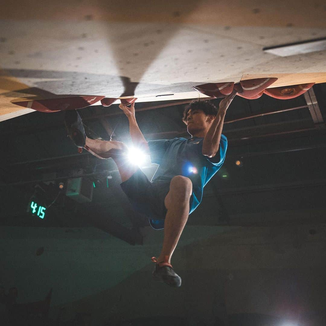 楢崎智亜さんのインスタグラム写真 - (楢崎智亜Instagram)「Amazing weekend!🔥🔥 I won the “Master of Fire2023”   There was great crowd and vibes throughout the gym. I'm so phycked to be part of in. 🏆😎  I was inspired that so many high-level comp like this were held in Europe. The Boulders and Finalist are world level!  Time really flies when you're having fun.  My European journey ended in a blink of an eye.😢✈️  ベルギーの大会に招待して頂き、優勝する事が出来ました🏆😎 課題もファイナリストもレベルが高く、今回の旅で沢山刺激を受けました！  楽しい時間はあっという間。 僕達のヨーロッパ旅はこれにて終了です😢✈️  photo / @signarthur_ @julia.cassou  gym / @lecampdebase.bxl  —————————————————————————— #アイディホーム @ufit_official_ @norqain_japan @thenorthfacejp #tnfjp #ザノースフェイス#neverstopexploring @unparallelup @frictionlabs @flathold  @wise.official.japan @freiheit_bouldering キャプションを入力…」11月16日 17時26分 - tomoa_narasaki