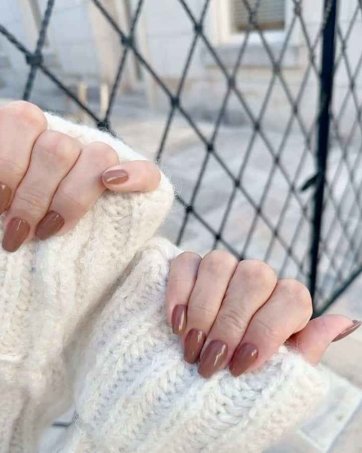のインスタグラム：「. この色お気に入りすぎてる🥰💅  @chipieee_ebisu @chipieee_yuko」
