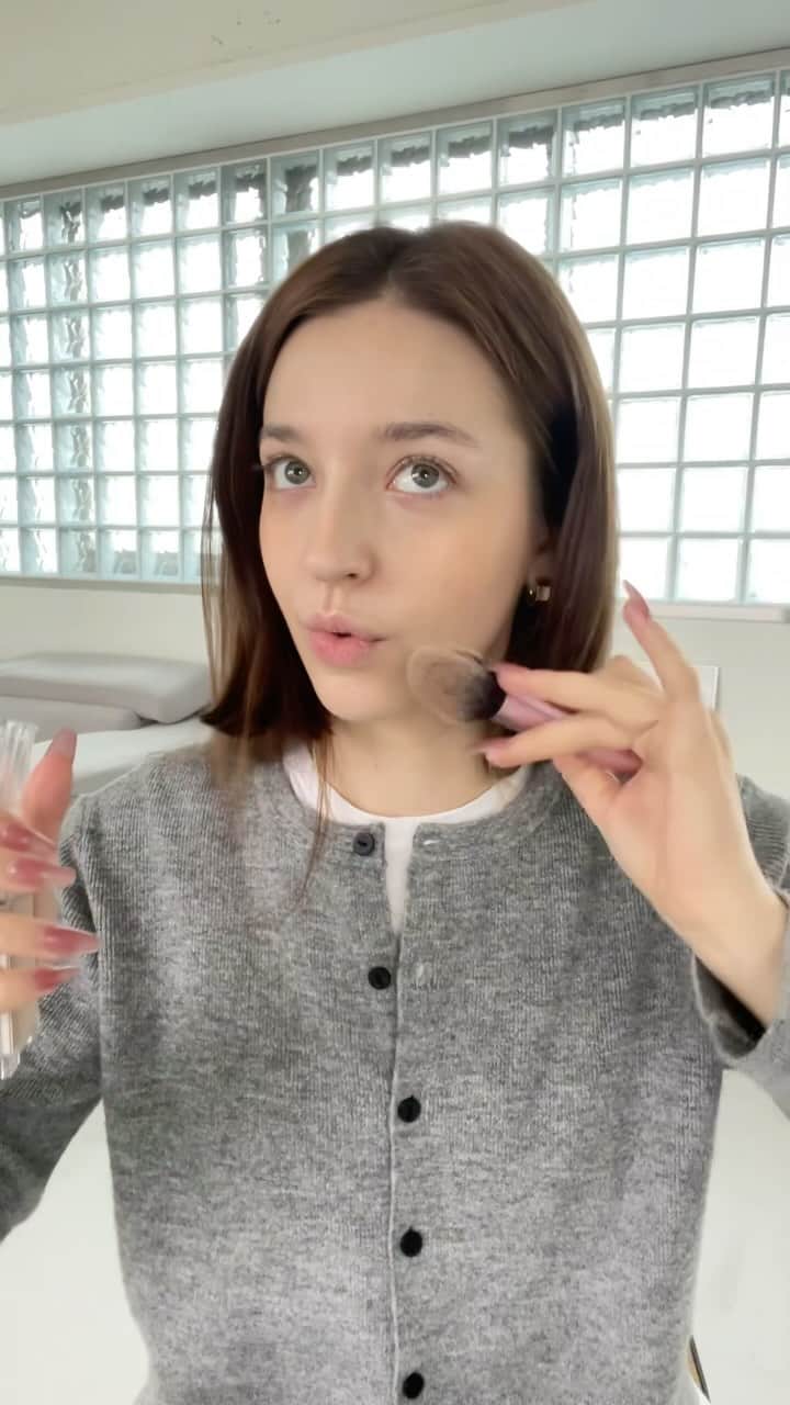 アンジェリーナ・ダニロヴァのインスタグラム：「🕚✨  this did not go as planned.  2024 resolution number 1:  -better time management」