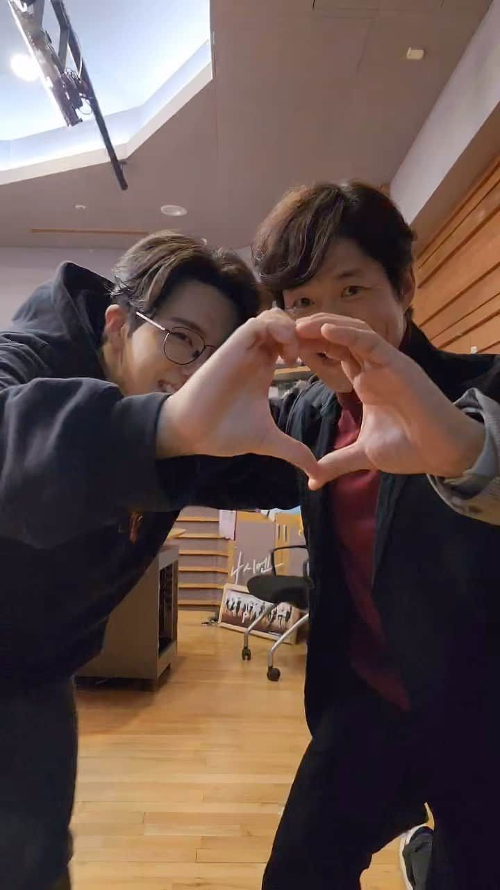 ヨンジェのインスタグラム：「#영재와_DoItChallenge 💪with 힙한 #유준상 선배님💚 @yujunsang1128   ▶ https://vt.tiktok.com/ZSN5PWAh5/ ▶ https://youtube.com/shorts/XyCi-Zkd2X8?feature=share  #영재 #YOUNGJAE  #DoIt #두잇」