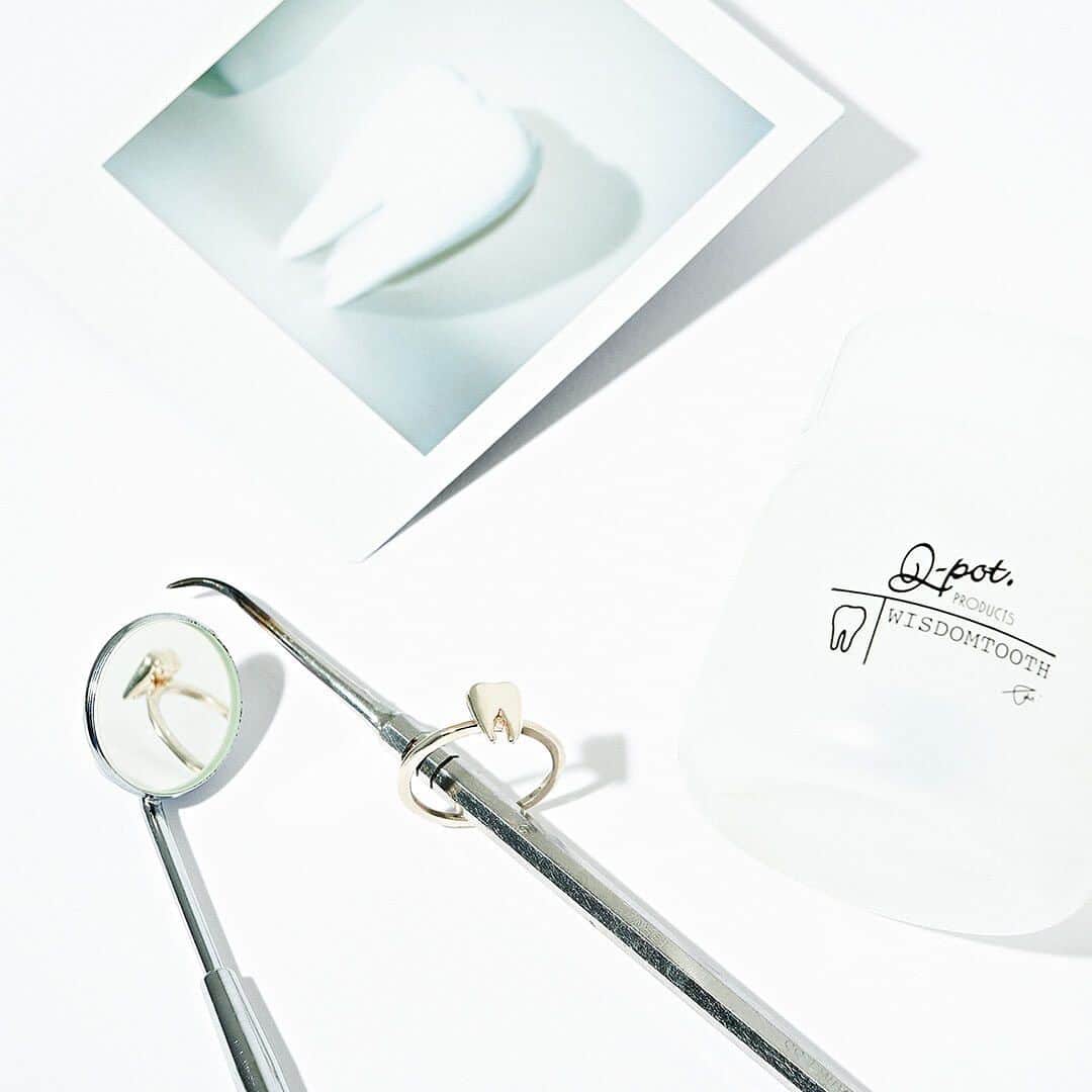 キューポットさんのインスタグラム写真 - (キューポットInstagram)「*⁠ 【RECOMMEND】~Tooth~ Say goodbye to negativity and hello to conversation starters! Q-pot.'s tooth jewelry is a wearable reminder to focus on the positive. ⁠ ⁠ Spark conversations and spread positivity wherever you go.🦷💫💎⁠ ⁠ https://intl.q-pot.jp/collections/tooth⁠ ⁠ #qpot #キューポット #jewellerylover #fashionjewelry #jewelrydesign #instajewelry #jewellery #instafashion #handmade #jewelleryaddict #jewelrygram #necklace #handmadejewelry #tooth #sweettooth #toothfairy #tooth #toothart #toothjewelry #sweettoothforever #popart #popartstyle #popartlover #popartdesign #popartlife #popartculture #popartfashion #歯 #🦷」11月16日 17時25分 - press_qpot_international