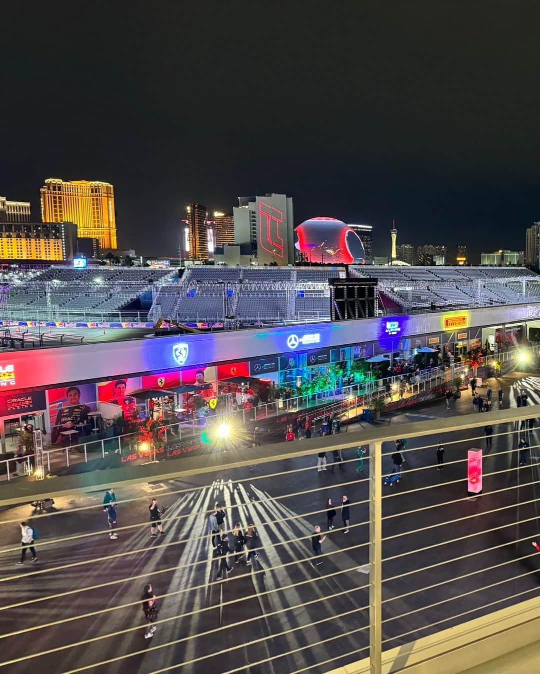 The Venetian Las Vegasのインスタグラム：「Loving this view of Paddock Club! Drop a 😍 if you want to see more...」