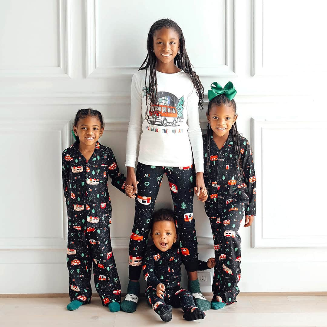 Old Navyのインスタグラム：「the whole crew’s ready for adventure in holiday camper jingle jams ⁣ ⁣   #spottedinoldnavy 🚗 @courtnwilliams    #jinglefamjam #holidaysdoneright #familytime」