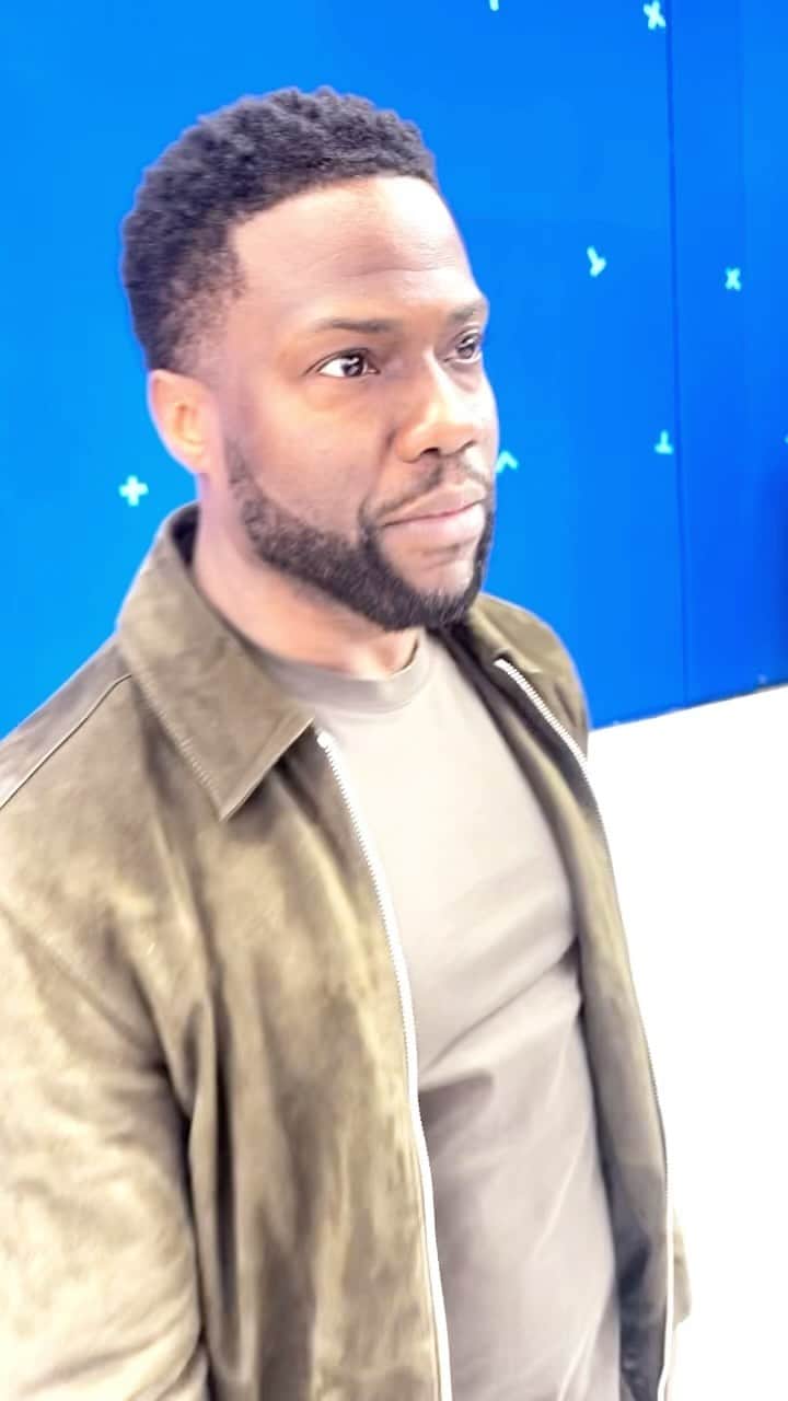 ケビン・ハートのインスタグラム：「I showed the world what I’m like on set after having an espresso…. This is what I’m like on set when I start getting tired and delirious and I’m crashing 😂😂😂😂😂…… #SetLife ….So happy the strike is over…. Time to get back to work #comedicrockstarshit」