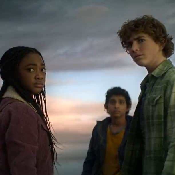 ハリウッド・リポーターさんのインスタグラム写真 - (ハリウッド・リポーターInstagram)「The trailer for #PercyJackson and the Olympians shows the characters in previously unseen settings and facing off against new threats as Percy (#WalkerScobell) and his friends Annabeth (#LeahSavaJeffries) and Grover (#AryanSimhadri) race to return Zeus’ master lightning bolt to Olympus. Head to the link in bio now to watch the trailer.」11月17日 2時49分 - hollywoodreporter