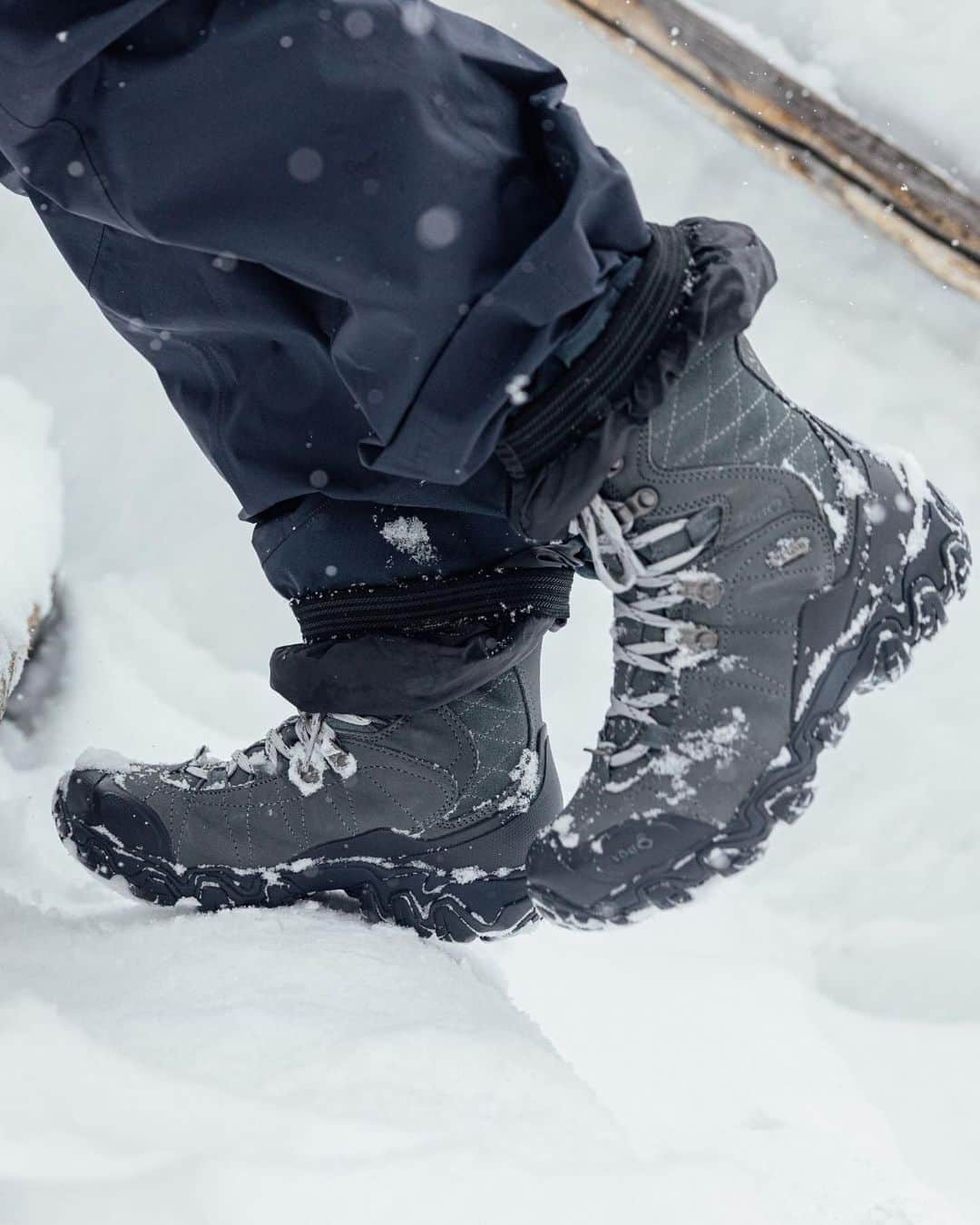 オボズさんのインスタグラム写真 - (オボズInstagram)「Footwear that enables you to stay out on the trails...no matter the weather.   From warm to warmer to warmest, keeping you comfortable & warm during cooler days, snowy winter evenings, and everything in-between.   Check out our Fall/Winter Boot Guide: link in our bio❄️   #obozfootwear #truetothetrail #insulatedfootwear #winterboots #fallfootwear」11月17日 2時49分 - obozfootwear