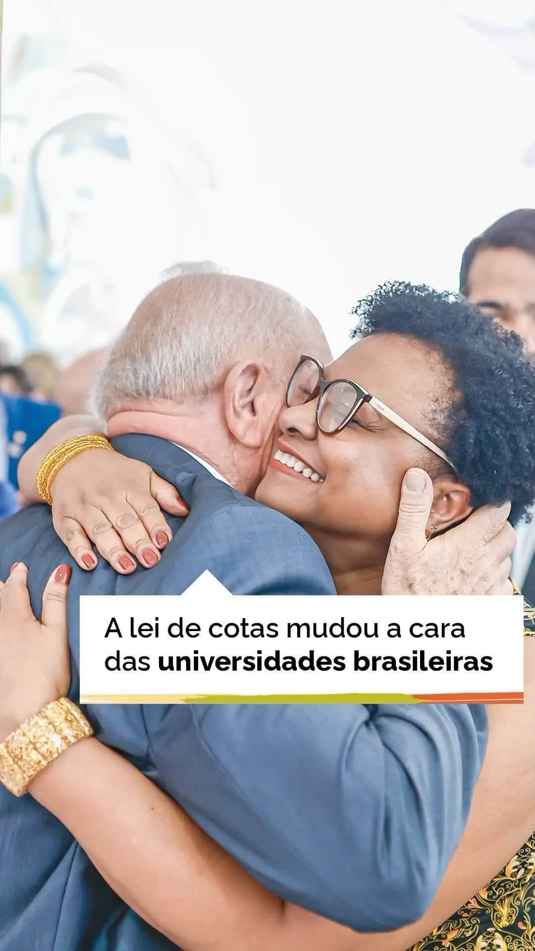 ジルマ・ルセフのインスタグラム：「Assim como o Reuni, o Prouni e o Refis, a Lei de Cotas provocou uma revolução pacífica na educação brasileira, ao abrir as portas das universidades federais para jovens de baixa renda, negros, pardos, indígenas e pessoas com deficiência. Essa democratização será ainda maior com a nova Lei de Cotas. 🎥 Audiovisual/ PR」