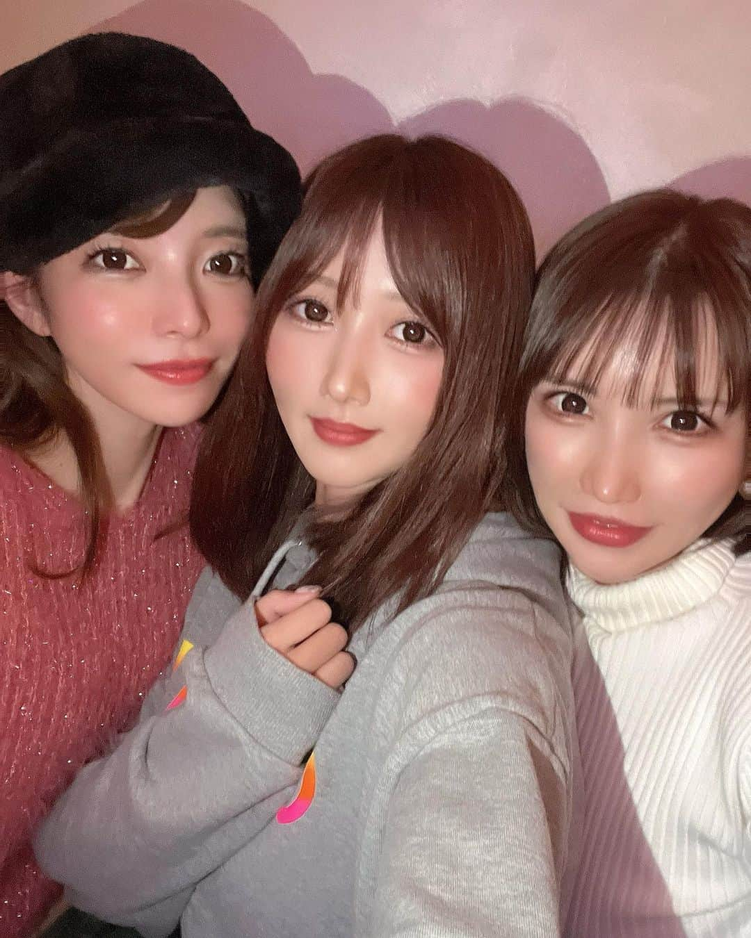 大槻ひびきさんのインスタグラム写真 - (大槻ひびきInstagram)「亜衣、ヒナちゃんと お肉食べに行ってきたよ🥰  銀座山科はなれ(@ginzayamashina_hanare)さん 朝から何も食べてなくて トレーニングしてから行ったから 美味しいお肉が染み渡りました🥹 体が喜んでる✨ タンも冷麺もカツサンドも 最高でした🫶 ごはんと食べるすき焼きも おいしかった！  みんなで深い話をしながら ゆっくり過ごせました🥰 みんな年末忙しかったり バタバタしてて大変だけど 目標に向かって頑張ってて偉い👏 忘年会も楽しみ🫶  #pr」11月17日 2時56分 - yanhibi0221