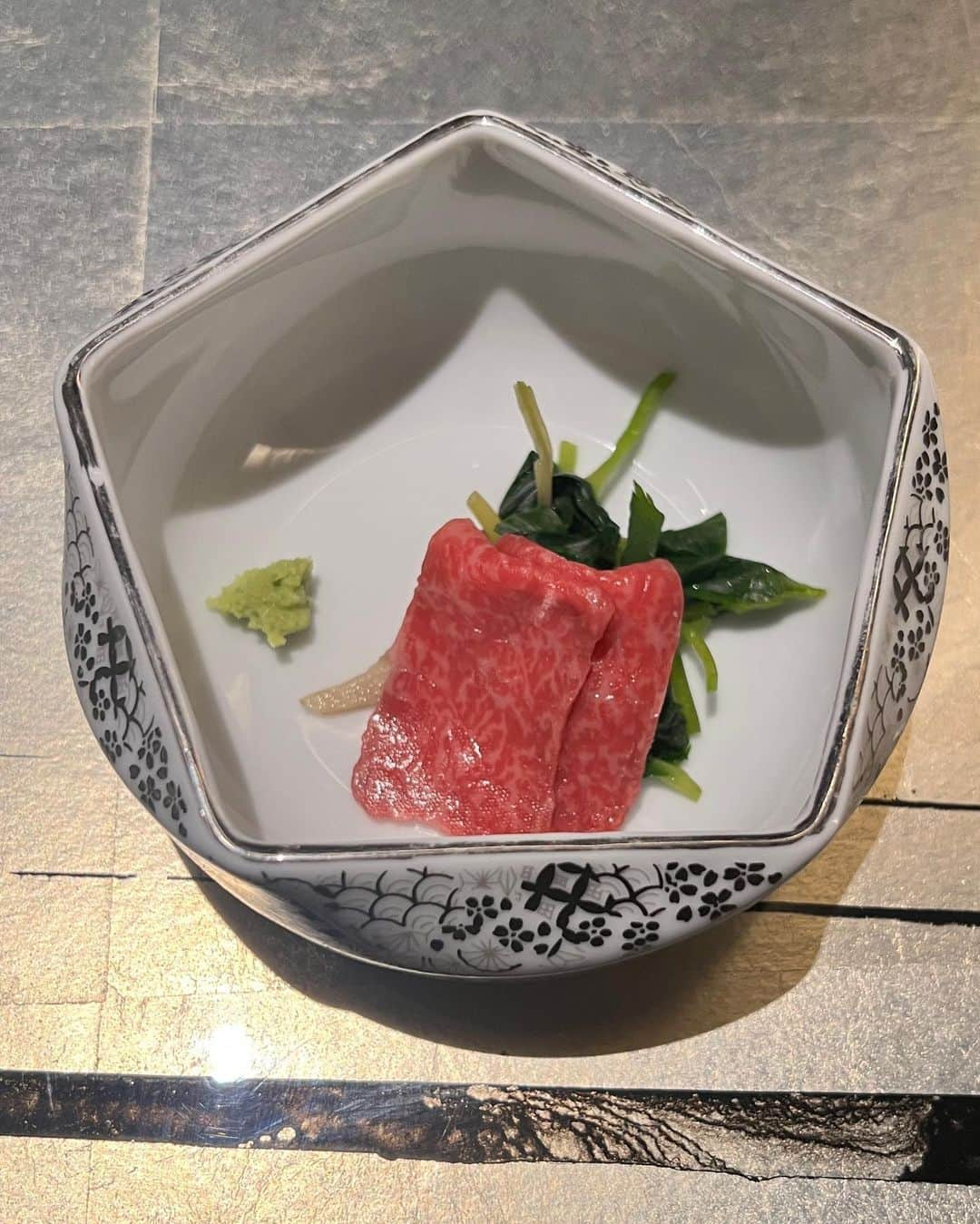 大槻ひびきさんのインスタグラム写真 - (大槻ひびきInstagram)「亜衣、ヒナちゃんと お肉食べに行ってきたよ🥰  銀座山科はなれ(@ginzayamashina_hanare)さん 朝から何も食べてなくて トレーニングしてから行ったから 美味しいお肉が染み渡りました🥹 体が喜んでる✨ タンも冷麺もカツサンドも 最高でした🫶 ごはんと食べるすき焼きも おいしかった！  みんなで深い話をしながら ゆっくり過ごせました🥰 みんな年末忙しかったり バタバタしてて大変だけど 目標に向かって頑張ってて偉い👏 忘年会も楽しみ🫶  #pr」11月17日 2時56分 - yanhibi0221