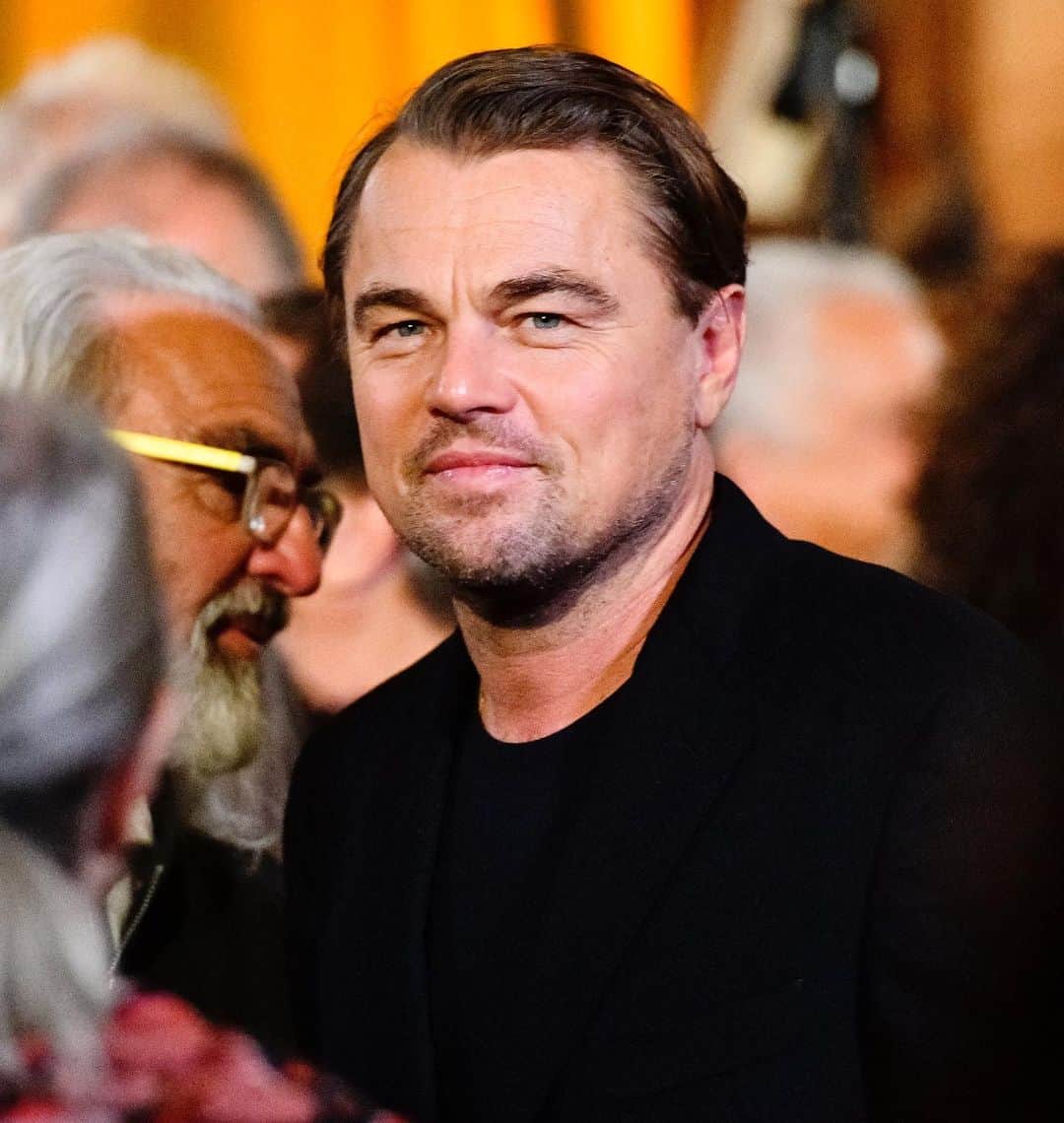 Just Jaredさんのインスタグラム写真 - (Just JaredInstagram)「Leonardo DiCaprio was seen in the crowd at the celebration of life for late musician Robbie Robertson, who passed away in August. Robbie did the music for Leonardo’s film, “Killers of the Flower Moon.” #LeonardoDiCaprio Photo: Getty」11月17日 2時59分 - justjared