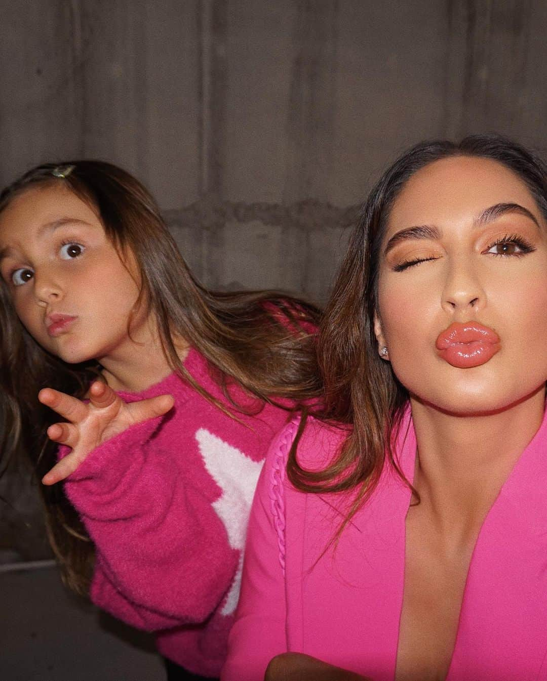 ホープ・ハワードさんのインスタグラム写真 - (ホープ・ハワードInstagram)「No matter what we do Chub is gonna have a good time PERIODT!👩🏻💗👧🏻 @NovaKids by @FashionNova」11月17日 3時06分 - hopeisabelhoward