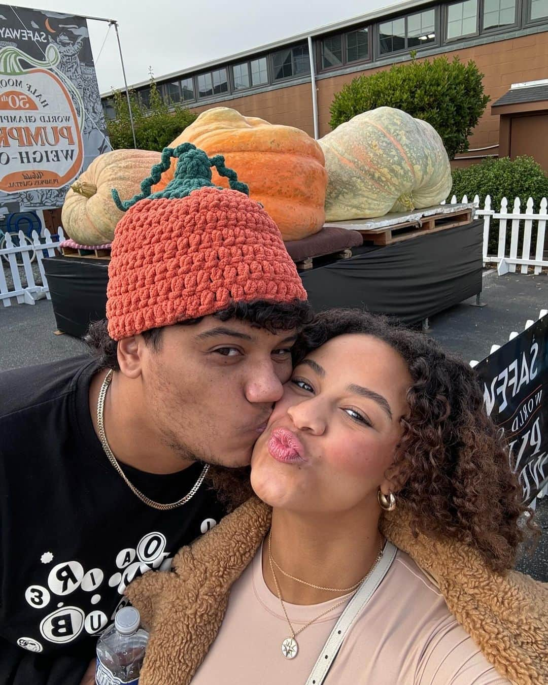 Nia Sioux Frazierさんのインスタグラム写真 - (Nia Sioux FrazierInstagram)「my favorite holiday. happy birthday baby! loving you is so easy🤍」11月17日 5時00分 - niasioux