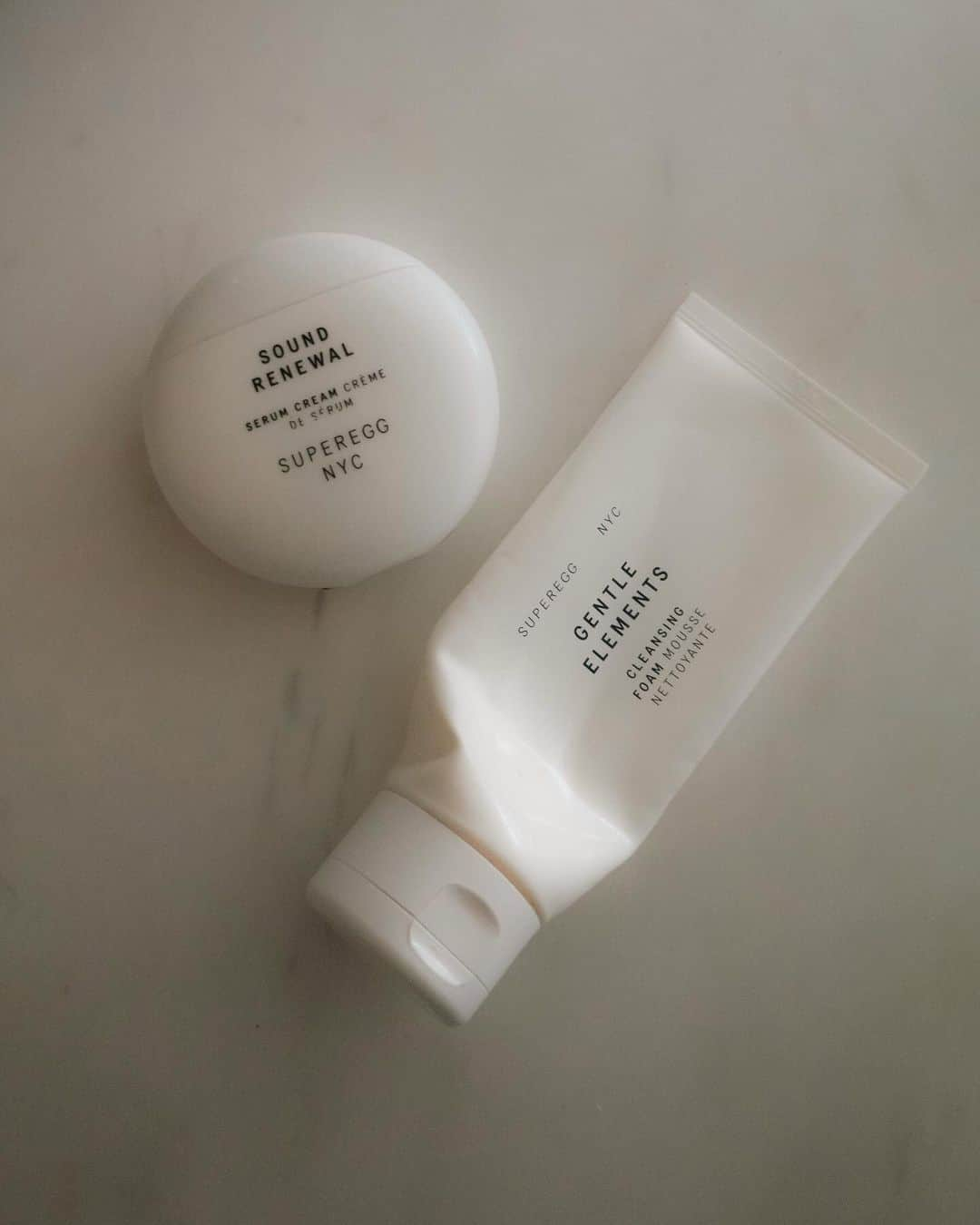 クレア・マーシャルさんのインスタグラム写真 - (クレア・マーシャルInstagram)「some satisfying empties.  ——  1. @milbonusa replenishing hair treatment gives my hair the moisture boost it craves. I believe this was my 3rd bottle, just repurchased 🤌🏼 2. gifted by @necessaire - very gently and light. as someone who doesn’t sweat a lot, this has been enough for daily use 👌🏼  3. You’ve probably seen me mention @superegg before. I purchased a sample of the tonal serum (she’s just a baby 🥹) to try out before I decided on the full size. I think I need more time with it to decide, but like everything else I’ve tried - it was a pleasure to use. 4. This is my 3rd bottle of the @superegg gentle elements cleanser and my 2nd of the sound renewal. As someone who went back to basics with my skin care (and wow what a difference) these are my current HGs. I’m using up what I have of other cleansers and moisturizers, but I swear my skin loves these and I will continue to go back to them 🤍 5. As a big fan of the @tower28beauty SOS spray, I was excited to see how my skin liked the moisturizer. If I’m ever experiencing irritation or any reaction, this is the one. It’s thicker and less hydrating feeling than the sound renewal above, but it works 👍🏼  ——」11月17日 3時24分 - heyclaire