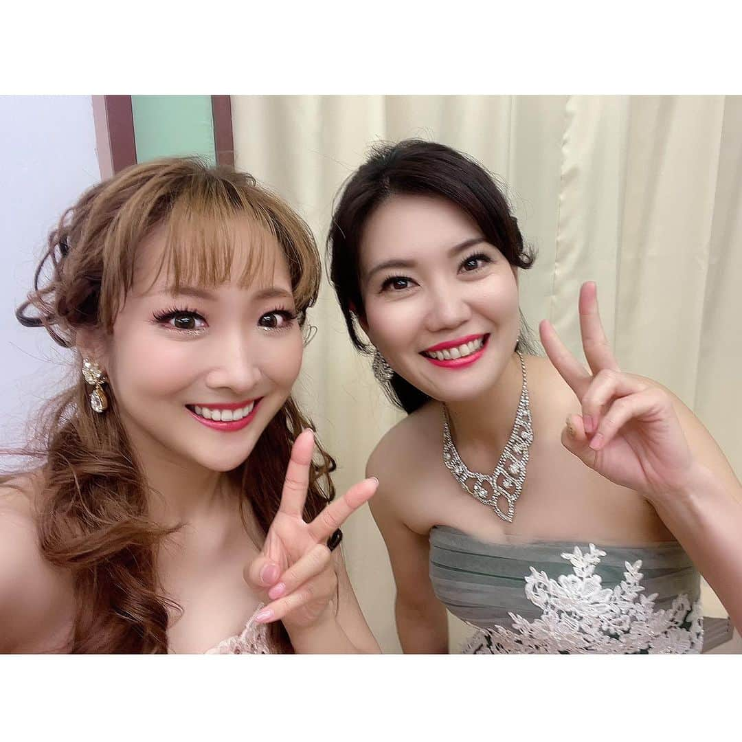 辰巳真理恵さんのインスタグラム写真 - (辰巳真理恵Instagram)「・ 2023.11.12.  「みかんの花咲く丘ファミリーコンサート」②  左から、 小田原オペラ 指揮の飯田麻衣子さま、 私、 ソプラノの松本真代さま、 ピアノの伊藤舞さまと💕  4ショットの撮影は、小田原オペラ代表の #飯田裕之 さま✨ ありがとうございました！！  #アメブロ に詳しく書かせていただきましたので、 宜しければ是非覗いてやってください🍀  +｡:.ﾟஐ⋆*♡･:*ೄ‧͙·*♪+｡:.ﾟஐ⋆*♡･:*ೄ‧͙·*♪  　　　　ソプラノ 辰巳真理恵♪ 　　　　　@tatsumimarie   +｡:.ﾟஐ⋆*♡･:*ೄ‧͙·*♪+｡:.ﾟஐ⋆*♡･:*ೄ‧͙·*♪  #小田原オペラ #飯田麻衣子 様 #松本真代 様 #伊藤舞 様 #辰巳真理恵 #エンヒェン #derfreischütz  #weber #carlmariafriedrichernstvonweber #ウェーバー #tatsumimarie #marietatsumi #soprano #sopranosinger」11月17日 3時38分 - tatsumimarie