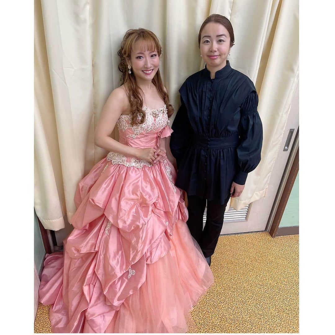 辰巳真理恵さんのインスタグラム写真 - (辰巳真理恵Instagram)「・ 2023.11.12.  「みかんの花咲く丘ファミリーコンサート」②  左から、 小田原オペラ 指揮の飯田麻衣子さま、 私、 ソプラノの松本真代さま、 ピアノの伊藤舞さまと💕  4ショットの撮影は、小田原オペラ代表の #飯田裕之 さま✨ ありがとうございました！！  #アメブロ に詳しく書かせていただきましたので、 宜しければ是非覗いてやってください🍀  +｡:.ﾟஐ⋆*♡･:*ೄ‧͙·*♪+｡:.ﾟஐ⋆*♡･:*ೄ‧͙·*♪  　　　　ソプラノ 辰巳真理恵♪ 　　　　　@tatsumimarie   +｡:.ﾟஐ⋆*♡･:*ೄ‧͙·*♪+｡:.ﾟஐ⋆*♡･:*ೄ‧͙·*♪  #小田原オペラ #飯田麻衣子 様 #松本真代 様 #伊藤舞 様 #辰巳真理恵 #エンヒェン #derfreischütz  #weber #carlmariafriedrichernstvonweber #ウェーバー #tatsumimarie #marietatsumi #soprano #sopranosinger」11月17日 3時38分 - tatsumimarie