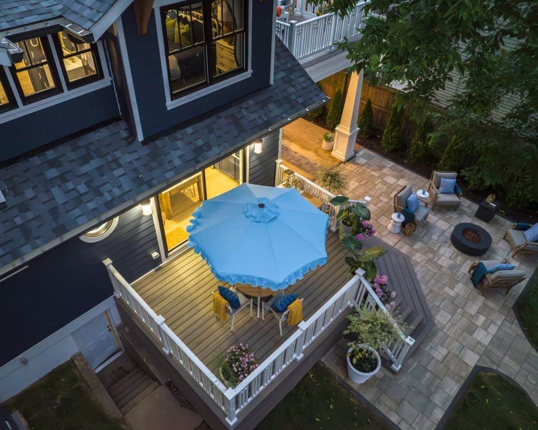 HGTVさんのインスタグラム写真 - (HGTVInstagram)「🍔 Summer BBQs, 🔥 fireside chats, ✨ alfresco family dinners — the backyard at HGTV Urban Oasis 2023 is THE perfect spot to make new favorite memories. Enter now for your chance to win this charming home in Louisville at the 🔗 in our bio. But hurry! The sweepstakes ends next  Tuesday, 11/21. ⏰  No purchase necessary. Ends 11/21. See hg.tv/UO for rules.  #HGTVUrbanOasis」11月17日 3時30分 - hgtv
