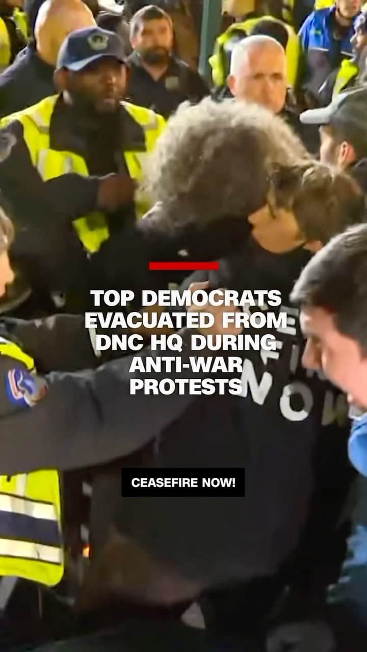 のインスタグラム：「Law enforcement clashed with protesters calling for a ceasefire in the Israel-Hamas war outside of the Washington headquarters of the Democratic National Committee Wednesday night.  House Minority Leader Hakeem Jeffries, House Minority Whip Katherine Clark and Rep. Pete Aguilar were inside as the clash between protesters and police sparked and turned violent, according to authorities.  Read more at the link in our bio.」