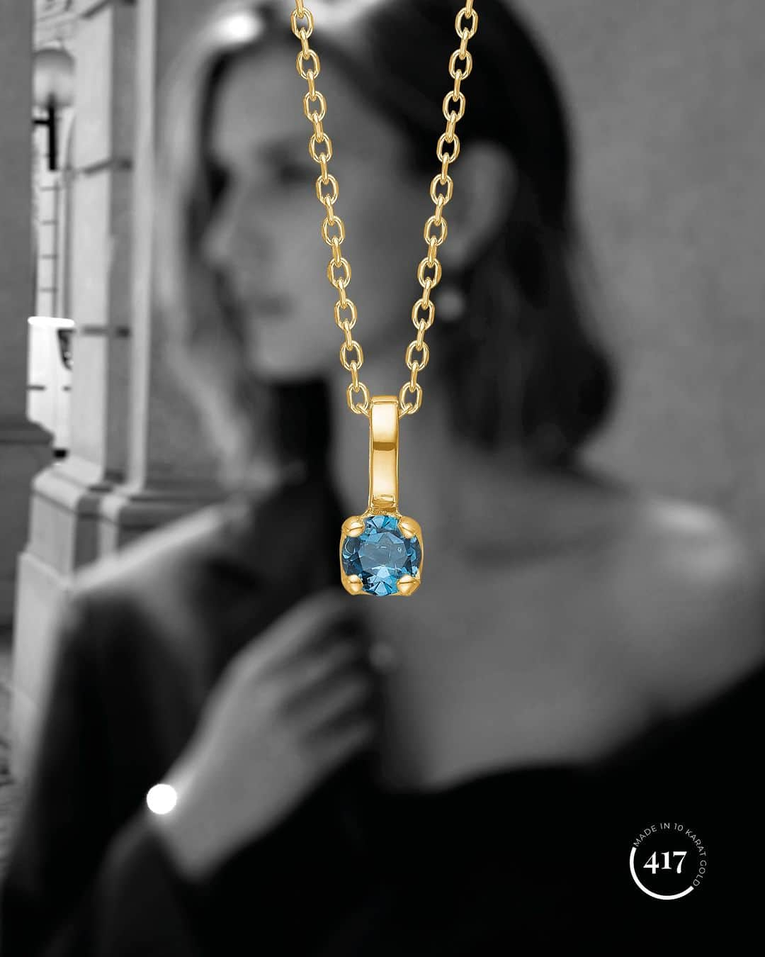 カレ ジュエリーのインスタグラム：「Holiday season 2023. Buy now or add to your wishlist on Ønskeskyen.dk directly from our webshop. 10-karat gold pendant set with facet-cut London Blue Topaz.」