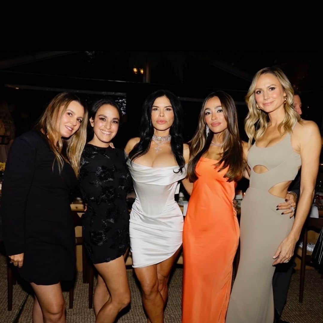 ステイシー・キーブラーのインスタグラム：「I love celebrating love 💕 Congrats @laurenwsanchez and @jeffbezos !」